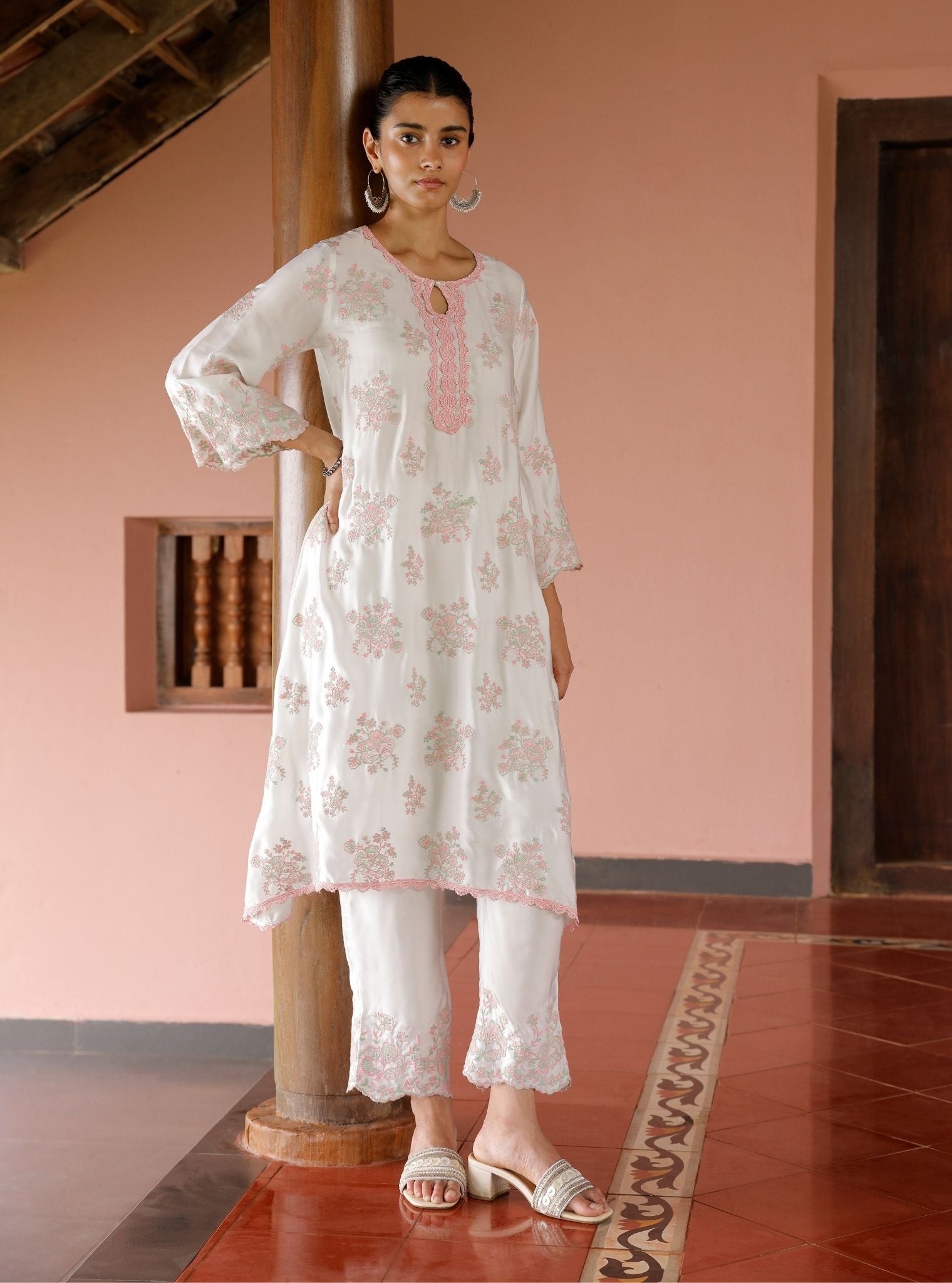 Aari Cupro Satin Off White Kurta Set
