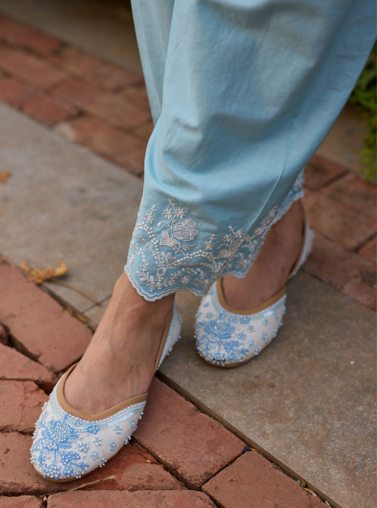 Julia White & Blue Vegan Juttie