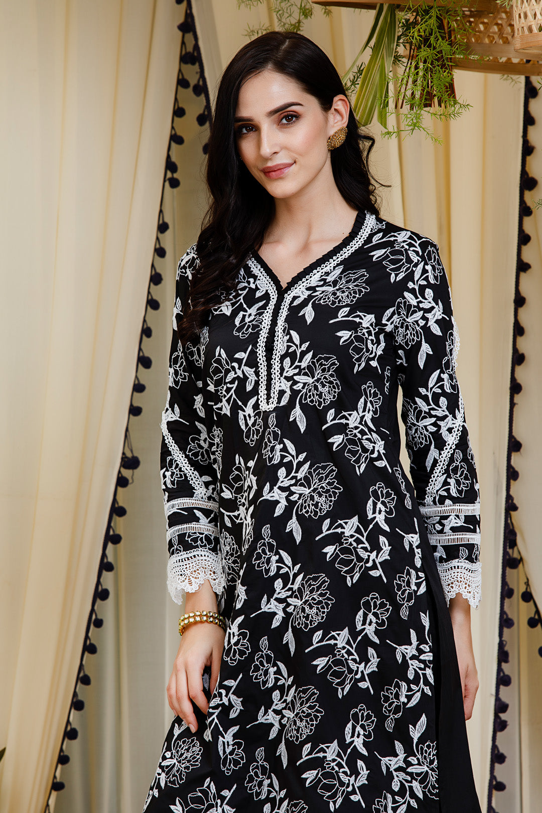 Mulmul Cotton Bianca Kurta With Slit Pyajama