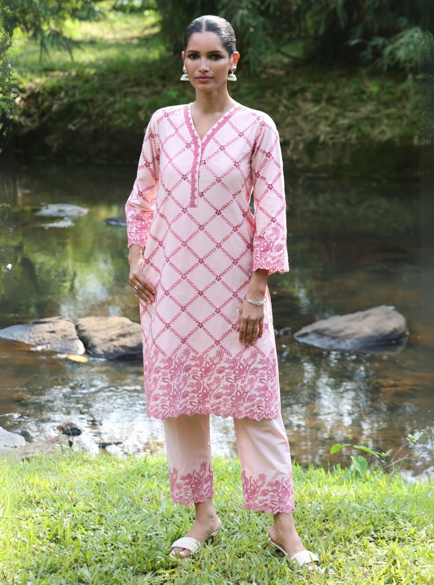 Mulmul Cotton Eesvari Light Pink Kurta With Mulmul Cotton Eesvari Light Pink Pant