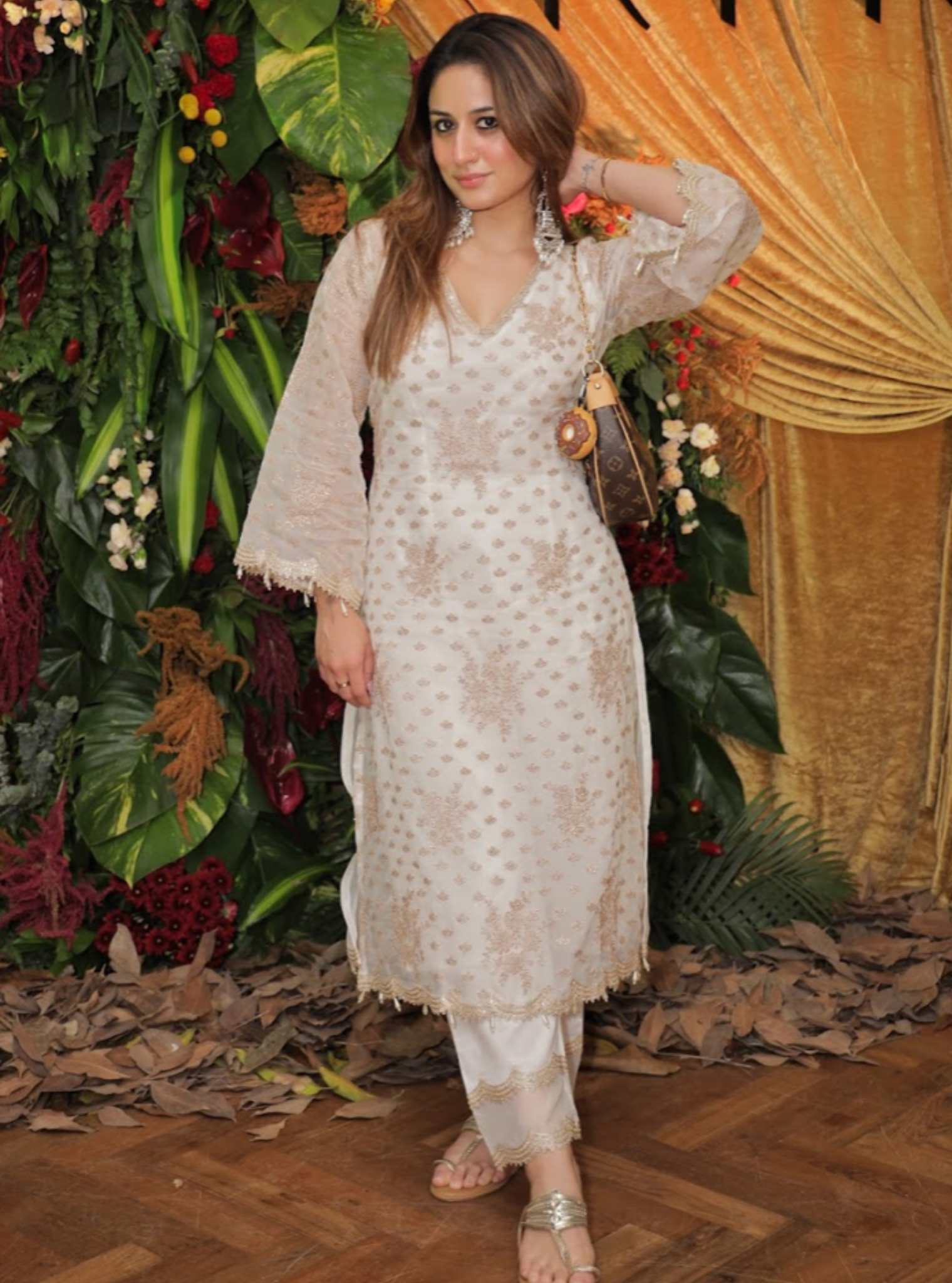 Mulmul Organza Suwanni Off White Kurta With Mulmul Organza Suwanni Off White Pant