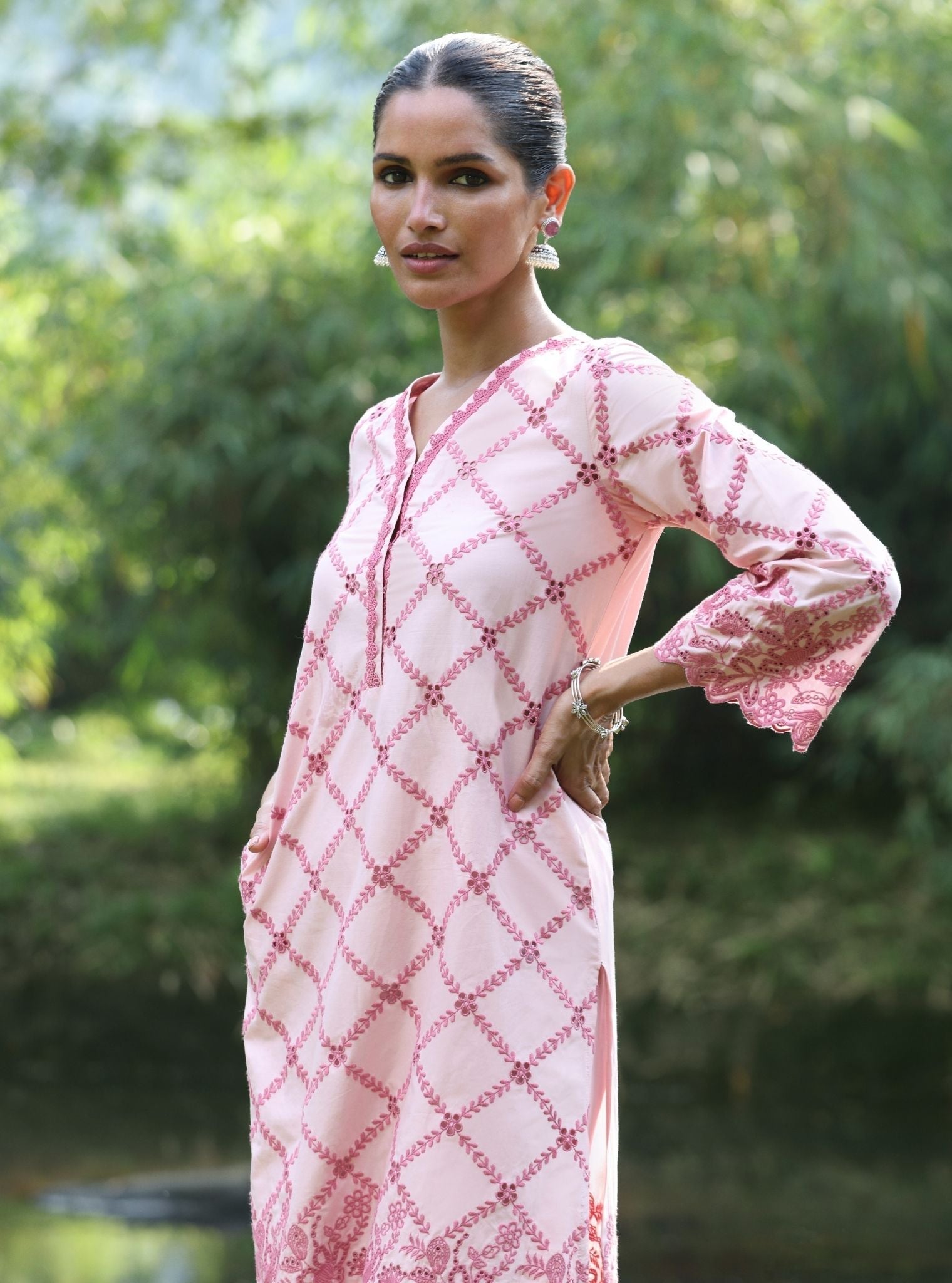 Mulmul Cotton Eesvari Light Pink Kurta With Mulmul Cotton Eesvari Light Pink Pant