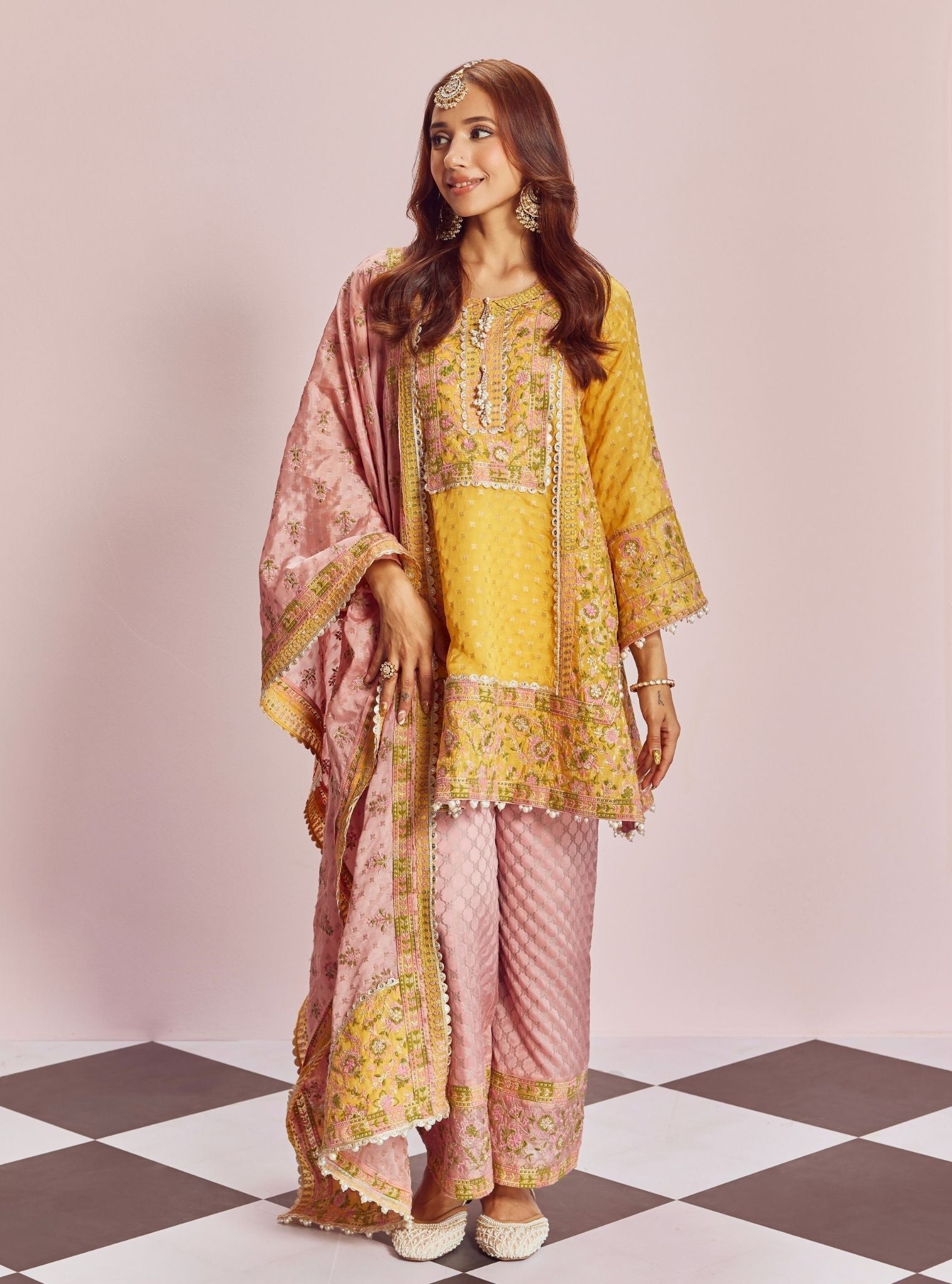 Mulmul Banarsi Mangal Yellow Kurta With Mulmul Banarsi Mangal Pink Pant