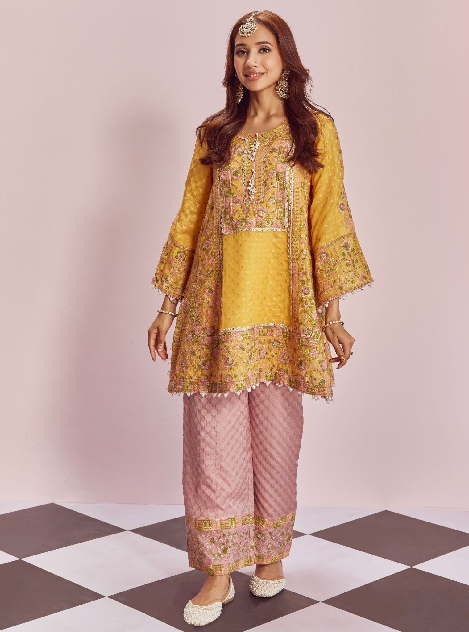 Mulmul Banarsi Mangal Yellow Kurta With Mulmul Banarsi Mangal Pink Pant