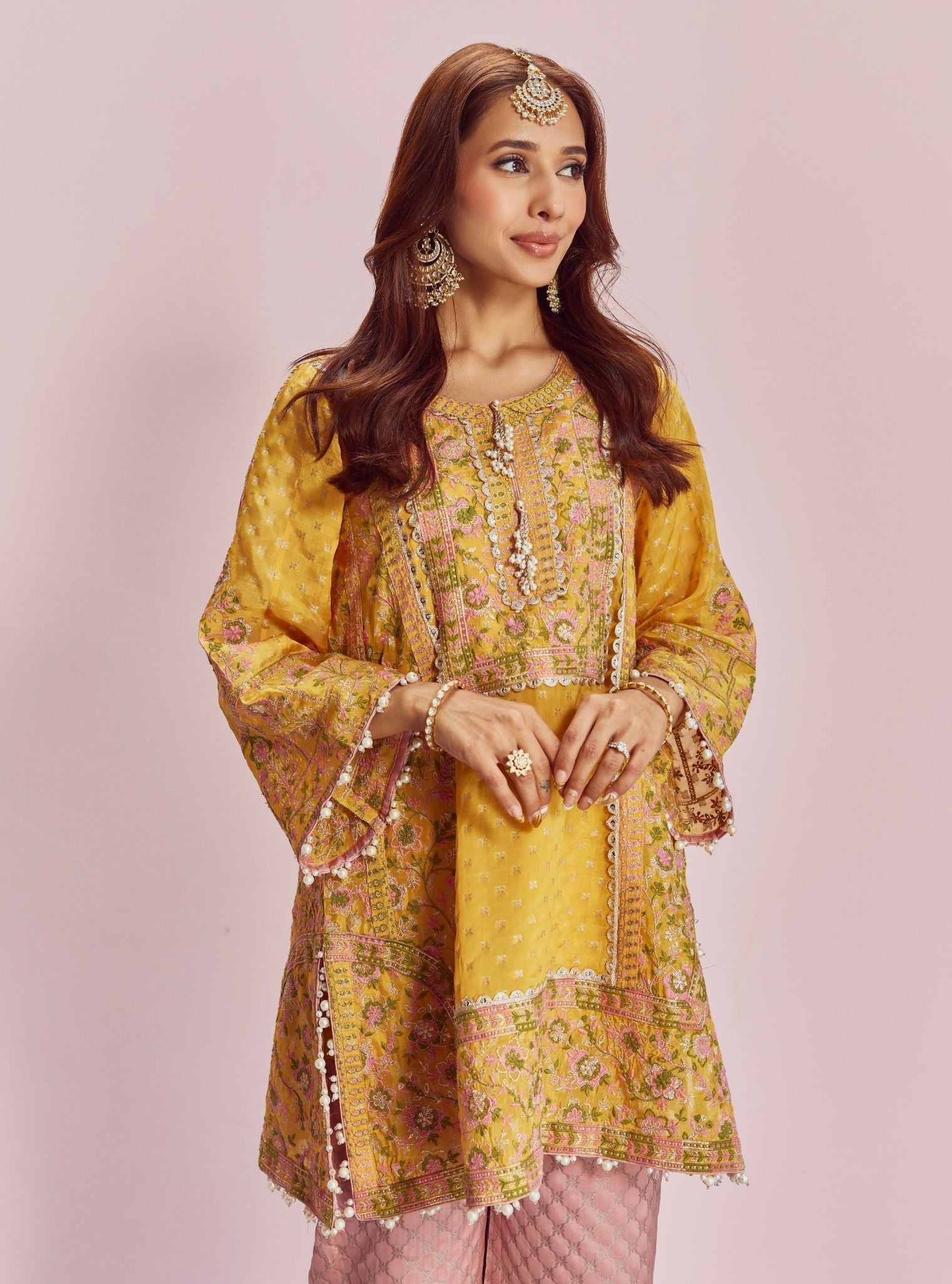 Mulmul Banarsi Mangal Yellow Kurta With Mulmul Banarsi Mangal Pink Pant