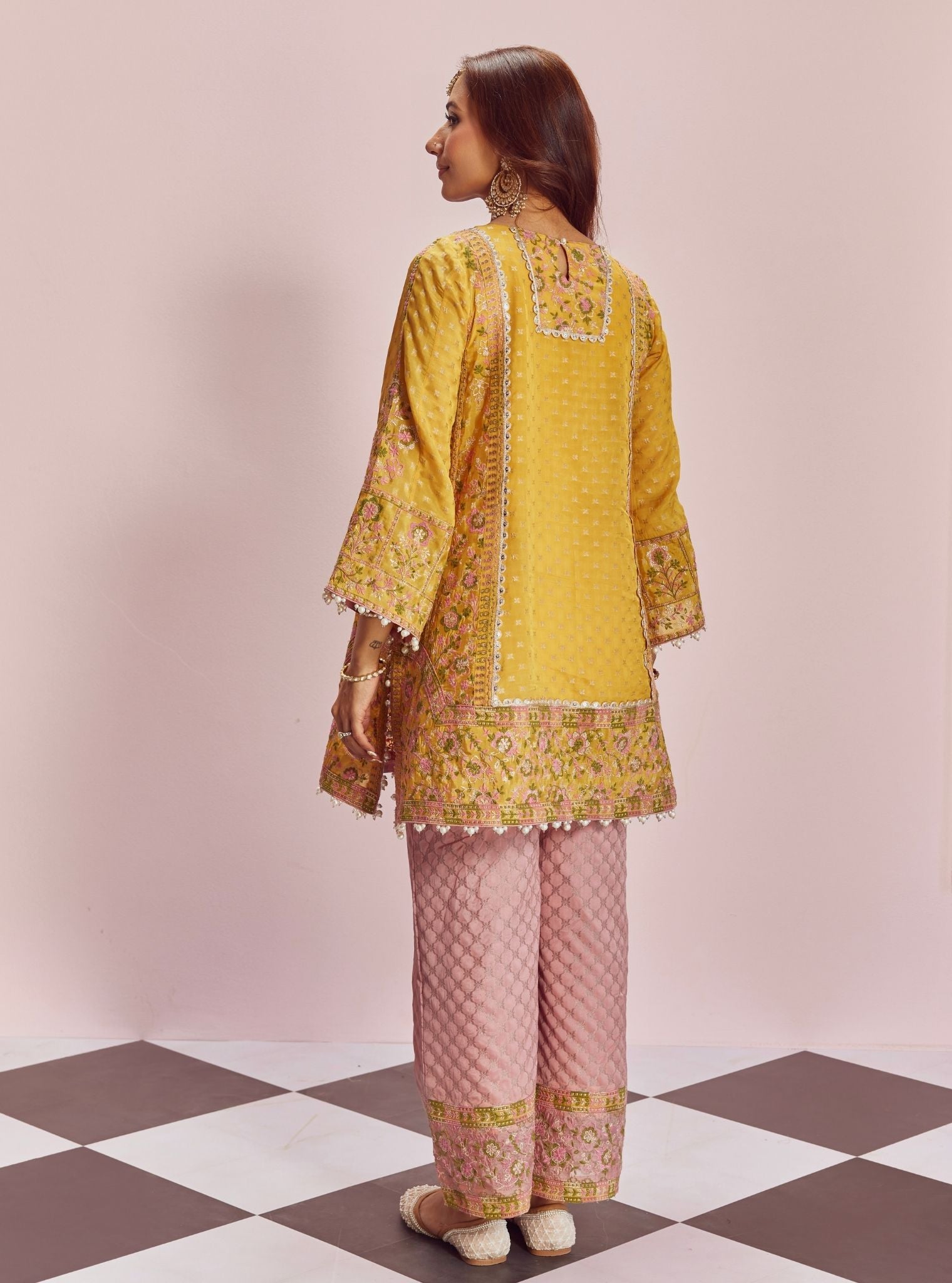 Mulmul Banarsi Mangal Yellow Kurta With Mulmul Banarsi Mangal Pink Pant