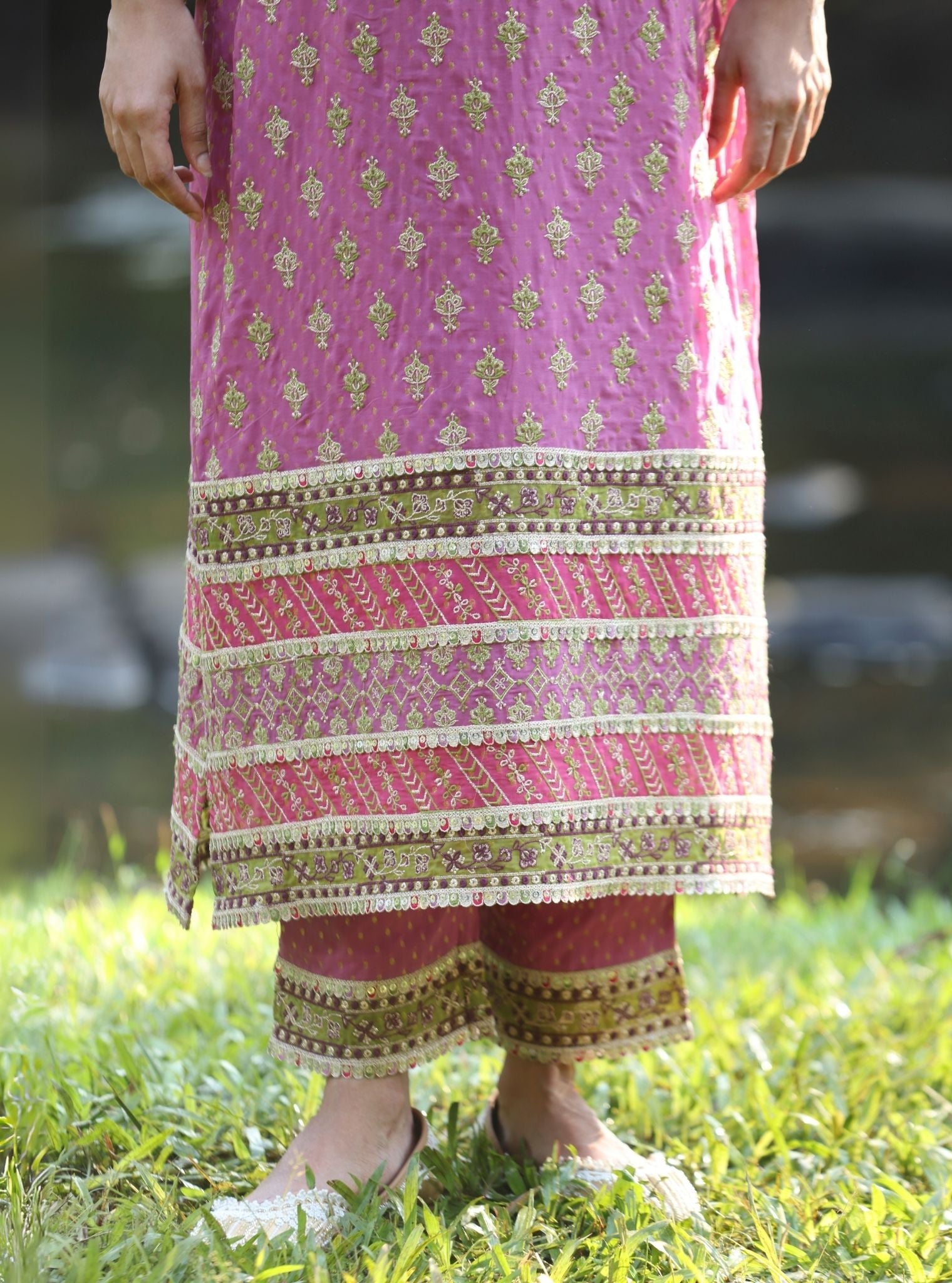 Mulmul Banarsi Dhoom Plum Kurta With Mulmul Banarsi Dhoom Plum Pant