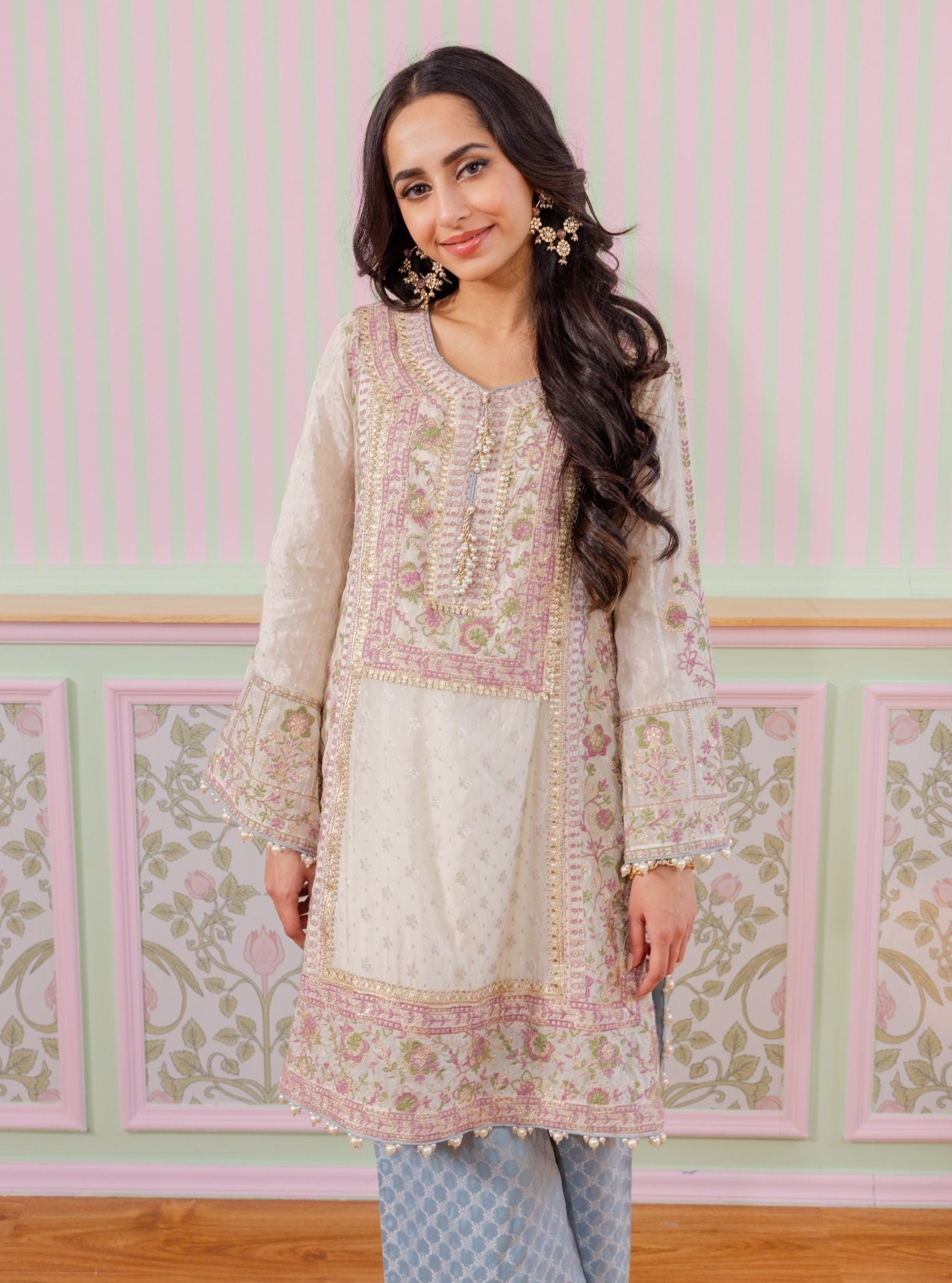 Mulmul Banarsi Mangal Off White Kurta With Mulmul Banarsi Mangal Blue Pant