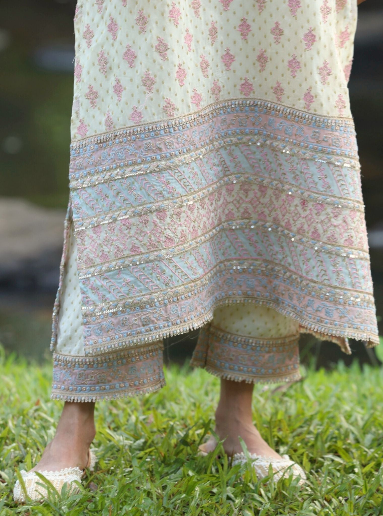 Mulmul Banarsi Dhoom Off White Kurta With Mulmul Banarsi Dhoom Off White Pant