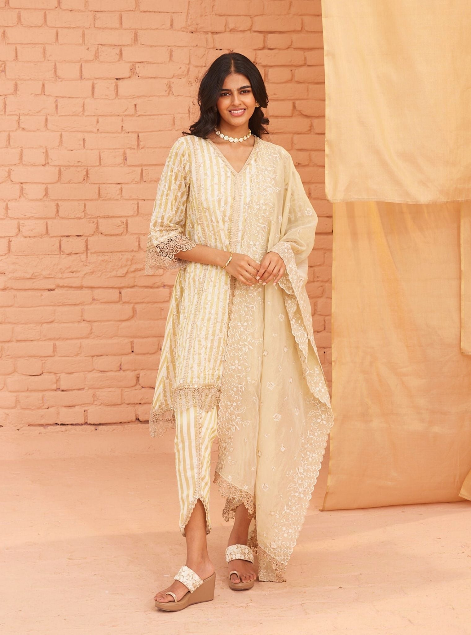 Mulmul Banarsi Caprina Off White Kurta With Mulmul Banarsi Caprina Off White Dhoti Pant