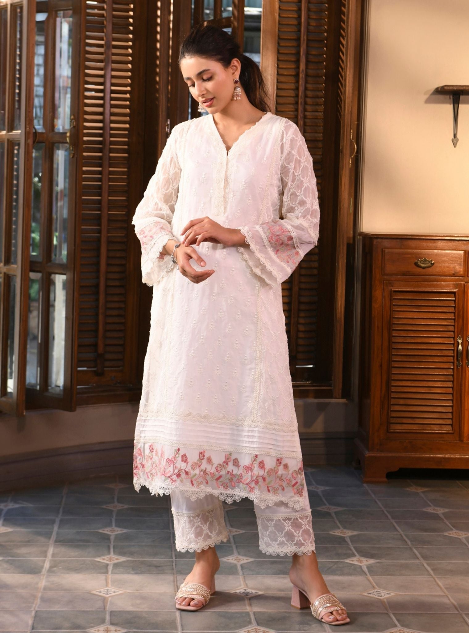 Mulmul Organza Iksa Green Kurta With Mulmul Pima Satin Iksa Green Pant