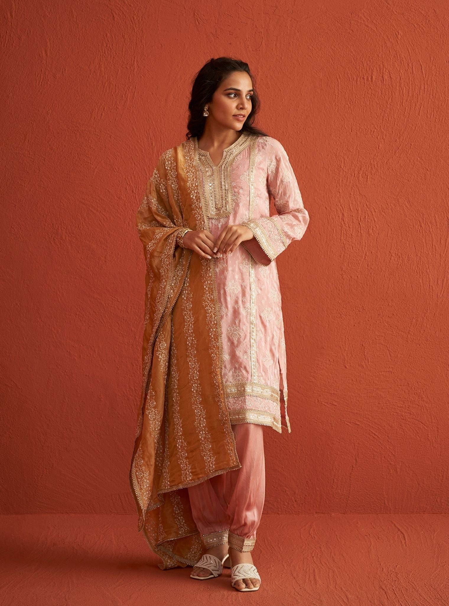 Mulmul Banarsi Faye Pink Kurta With Mulmul Cupro Satin Faye Pink Pant