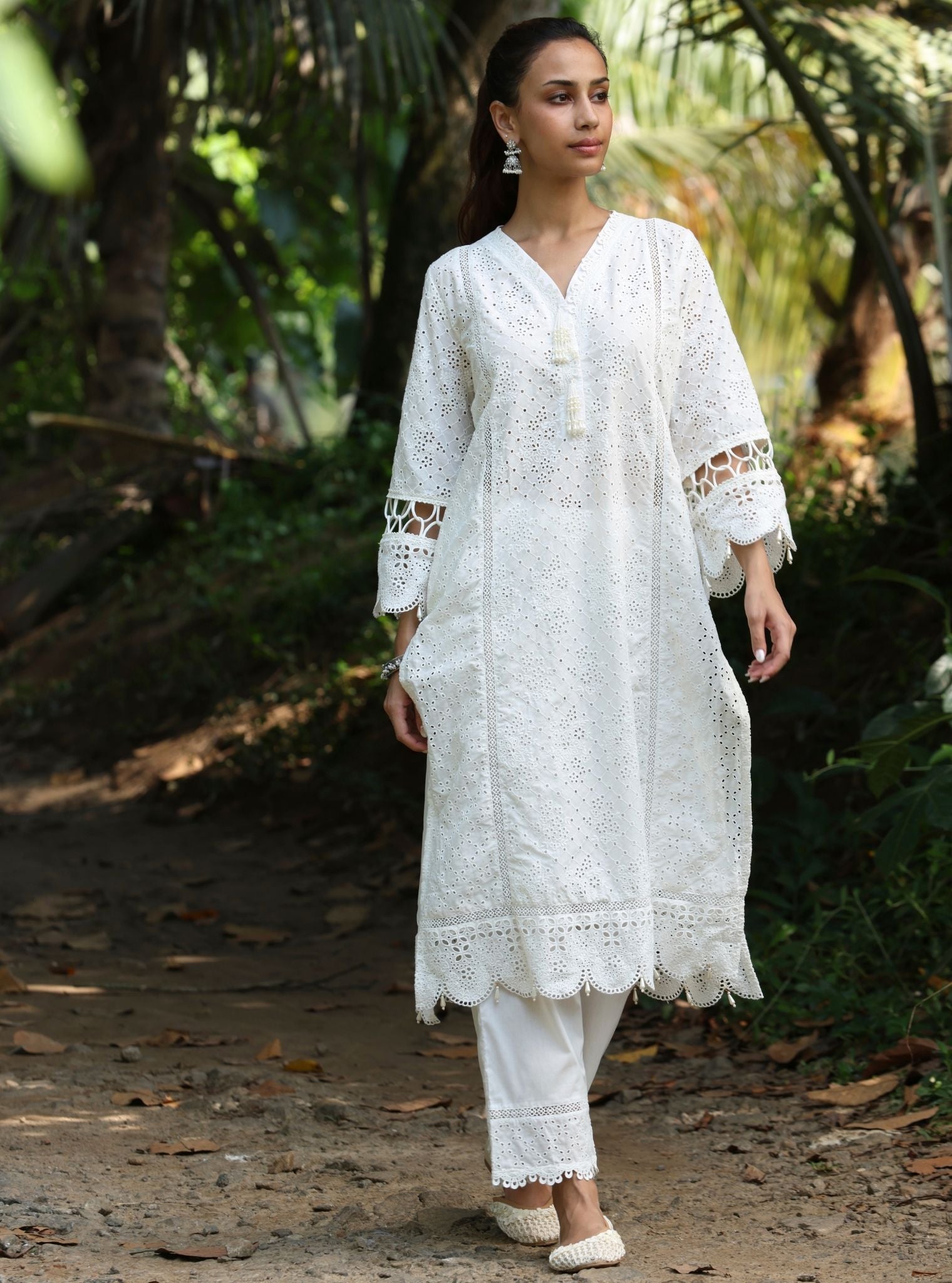 Mulmul Cotton Aaira Stark White Kurta With Mulmul Cotton Aaira Stark White Pant