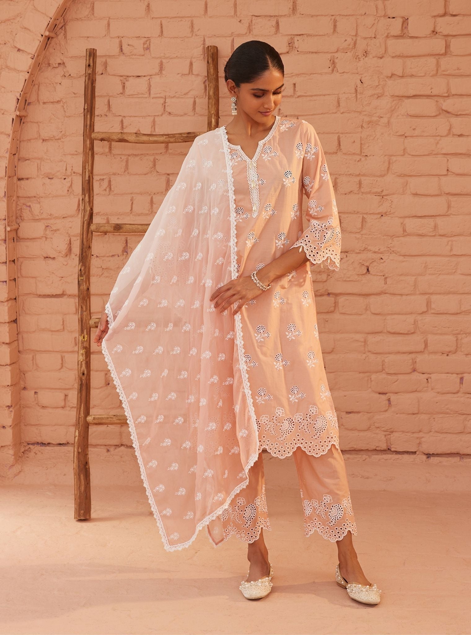 Mulmul Cotton Dahna Peach Kurta With Mulmul Cotton Dahna Peach Pant