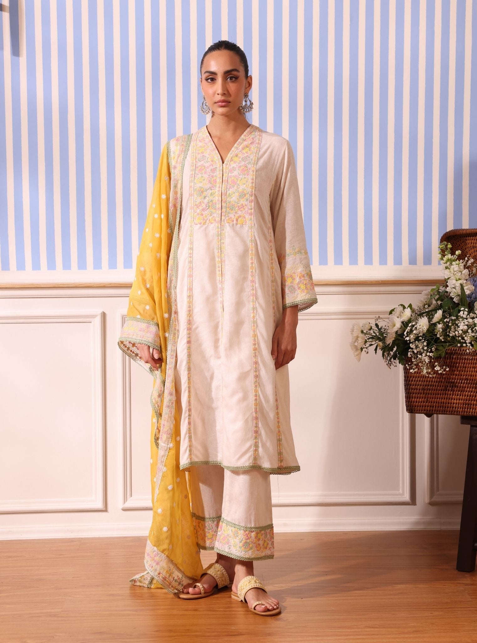 Mulmul Linen Siti White Kurta With Mulmul Linen Siti White Pant