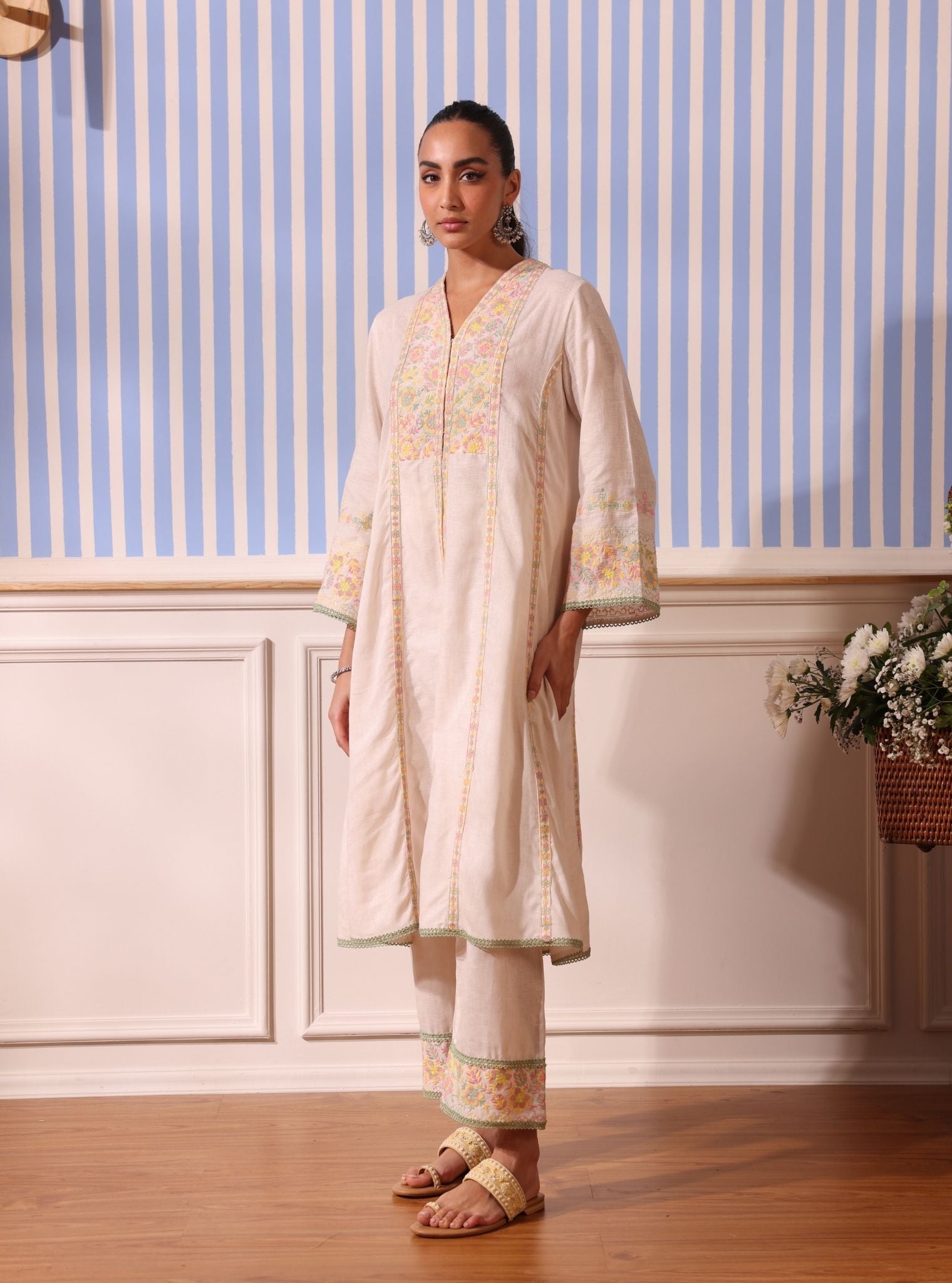 Mulmul Linen Siti White Kurta With Mulmul Linen Siti White Pant