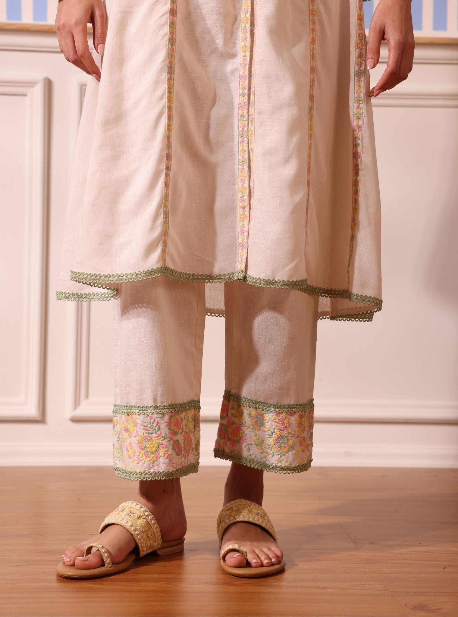 Mulmul Linen Siti White Kurta With Mulmul Linen Siti White Pant