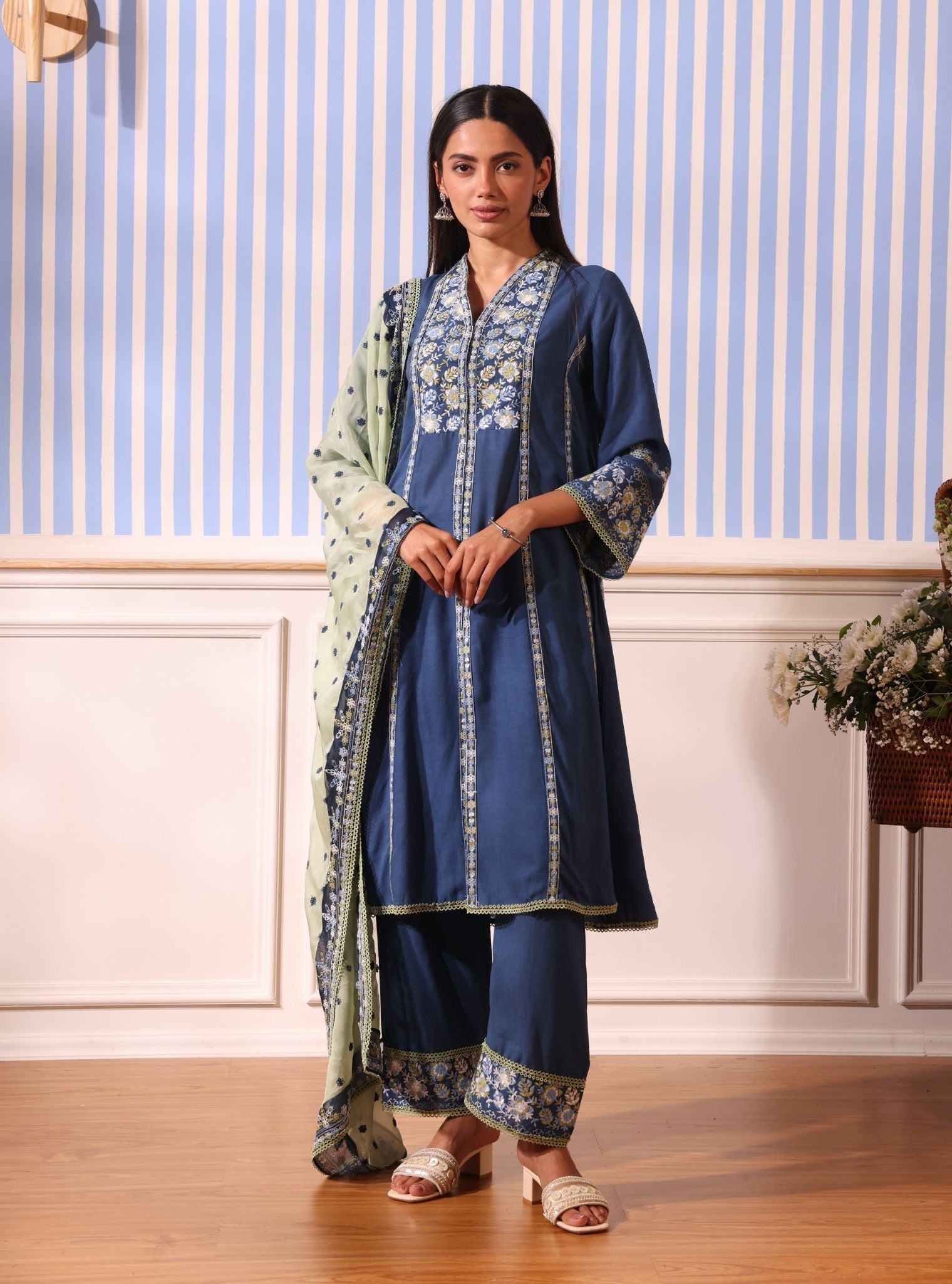 Mulmul Linen Siti Navy Kurta With Mulmul Linen Siti Navy Pant