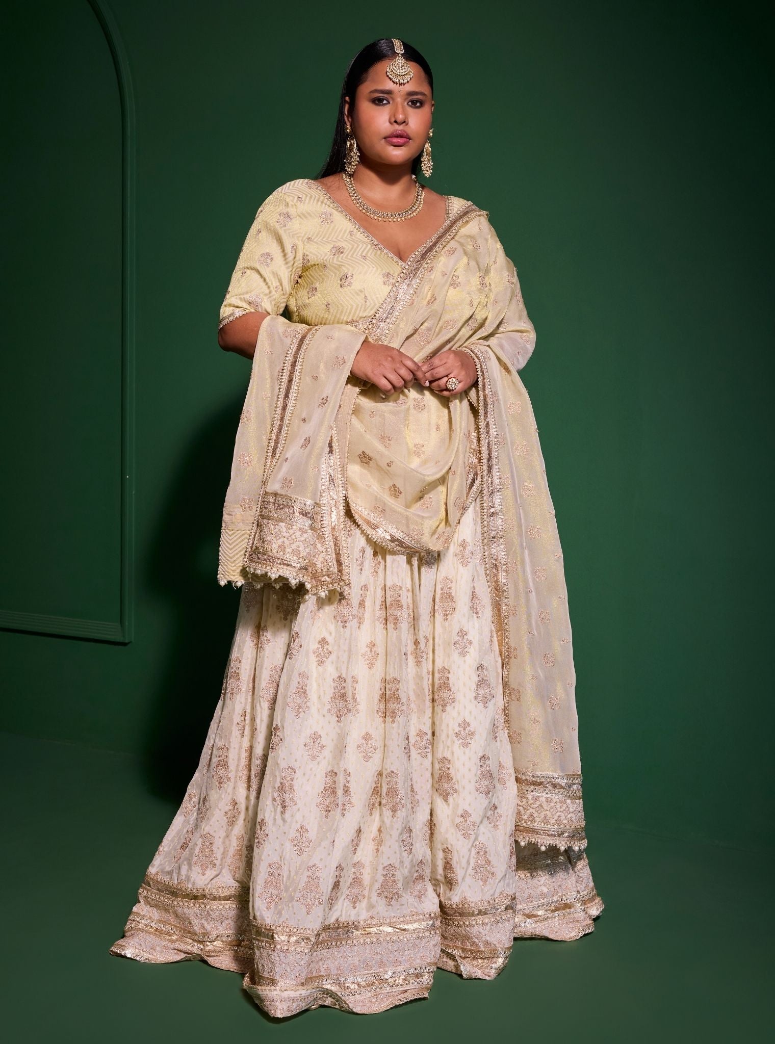 Mulmul Banarsi Rang Off White Lehenga