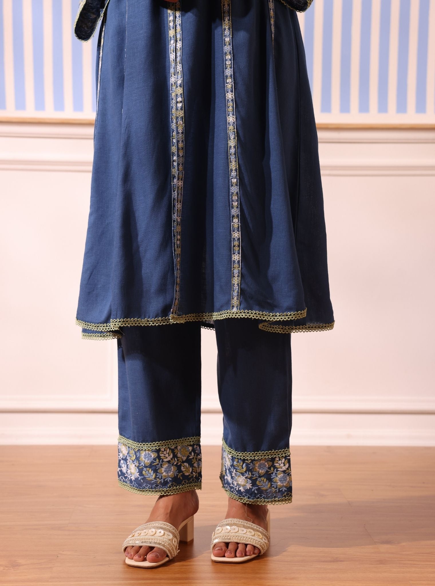 Mulmul Linen Siti Navy Kurta With Mulmul Linen Siti Navy Pant
