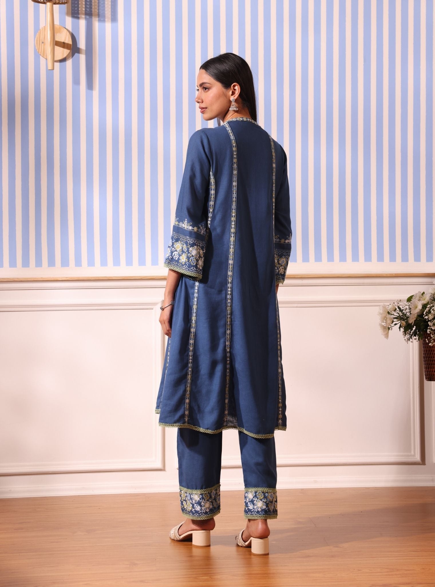 Mulmul Linen Siti Navy Kurta With Mulmul Linen Siti Navy Pant