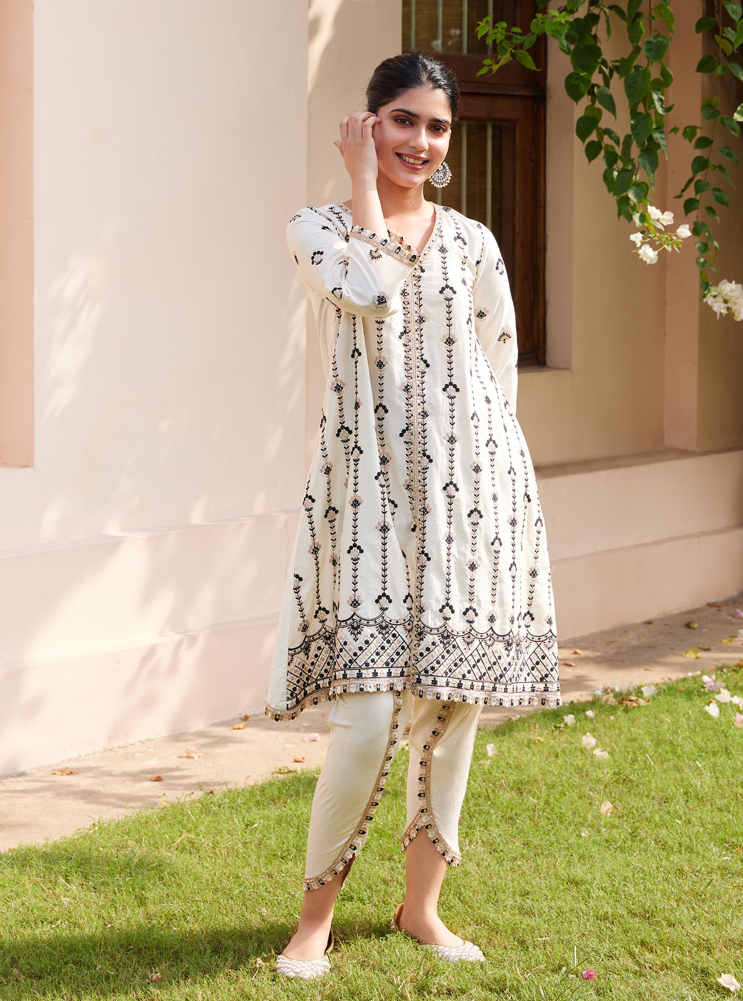 Mulmul Pima Suvasi Off white Kurta with Mulmul Pima Suvasi Off white Pant