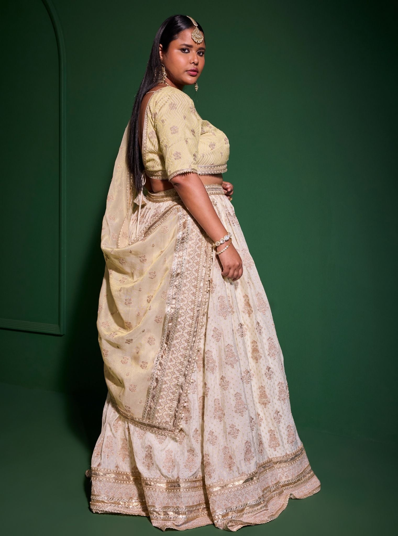 Mulmul Banarsi Rang Off White Lehenga