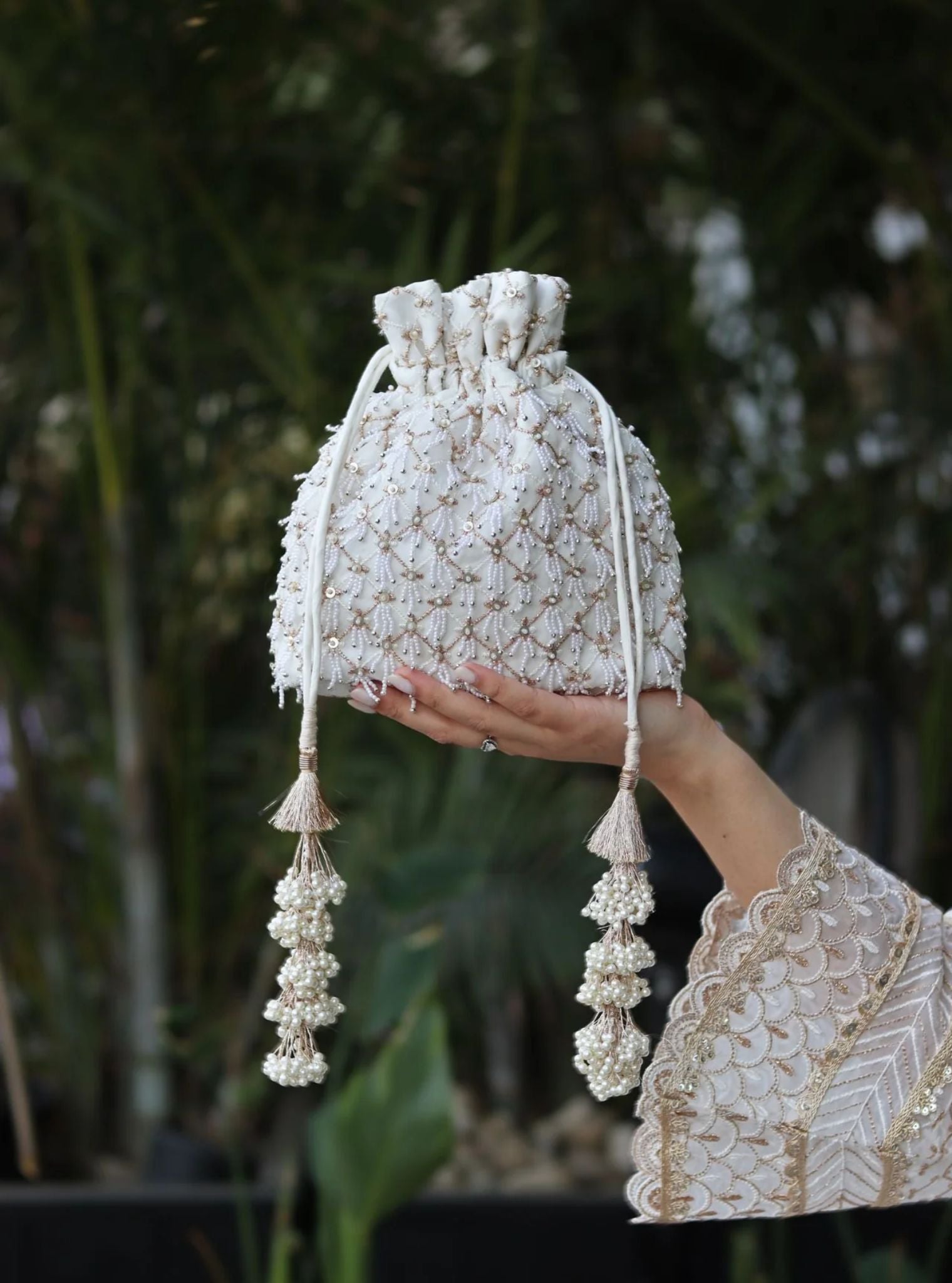 Mulmul Seerat White Potli Bag