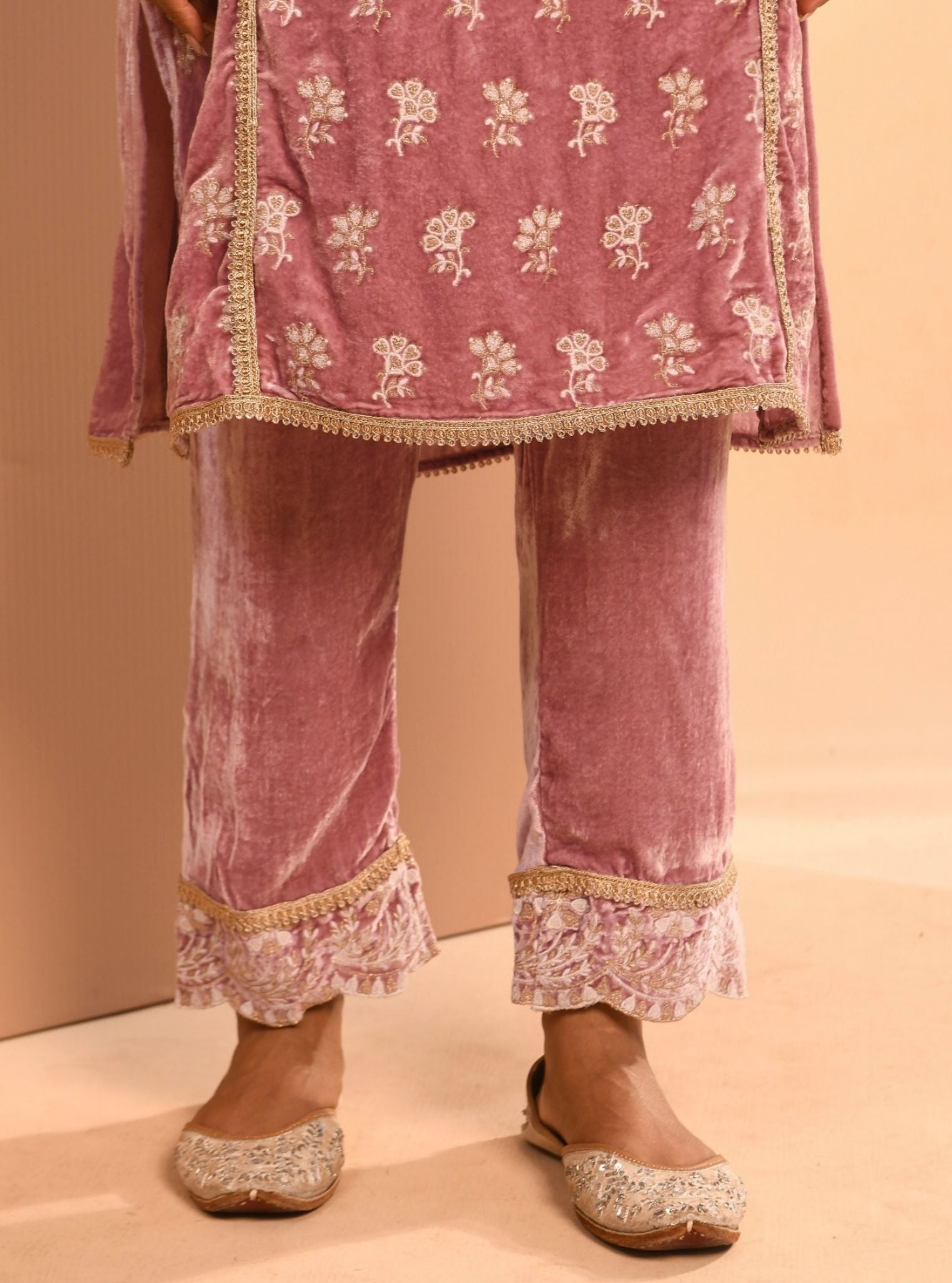 Mulmul Velvet Naia Lilac Kurta With Mulmul Naia Lilac Pant