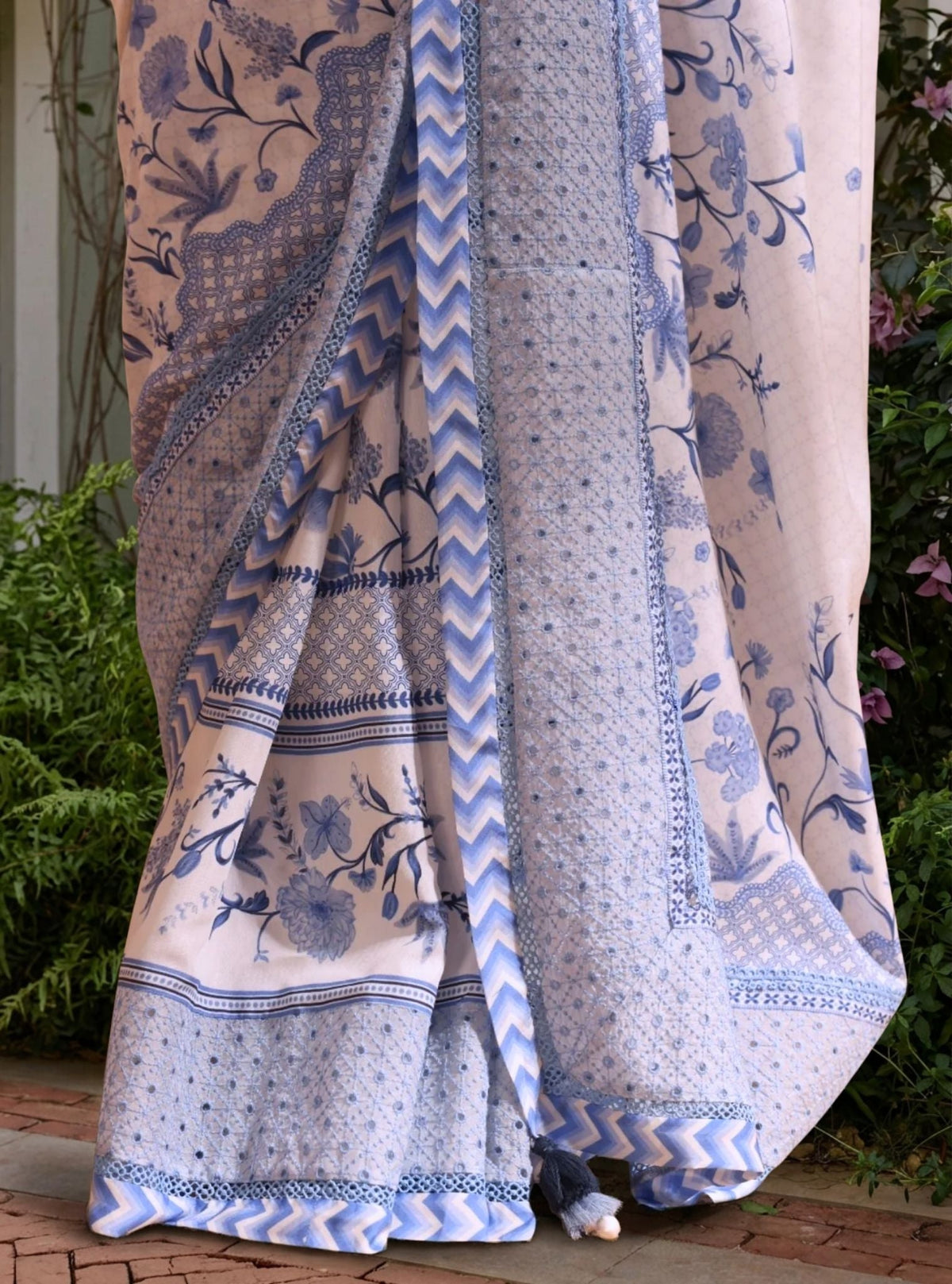 Niri Lawn White Saree