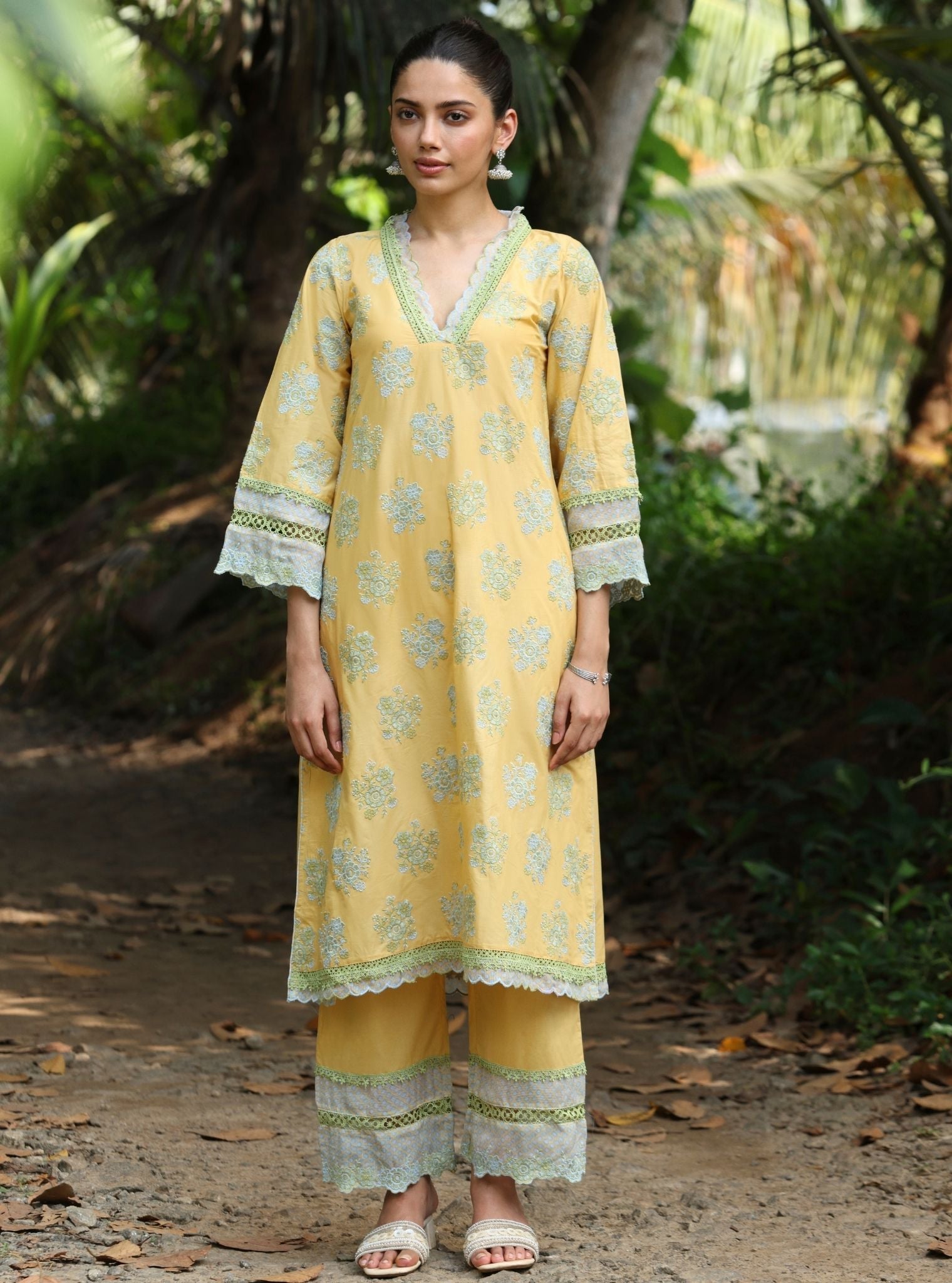 Mulmul Cotton Arasi Yellow Kurta With Mulmul Cotton Arasi Yellow Pant