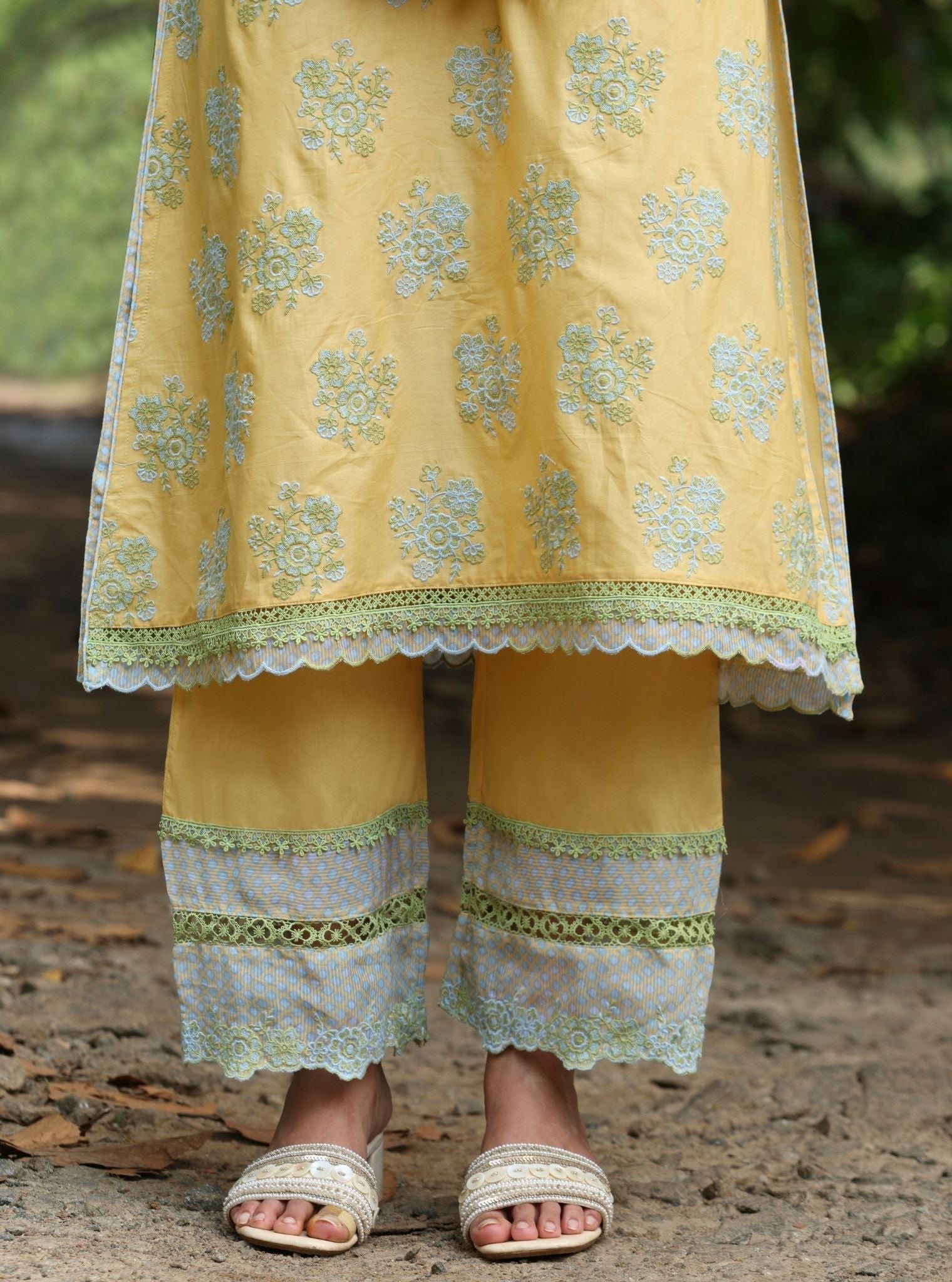 Mulmul Cotton Arasi Yellow Kurta With Mulmul Cotton Arasi Yellow Pant