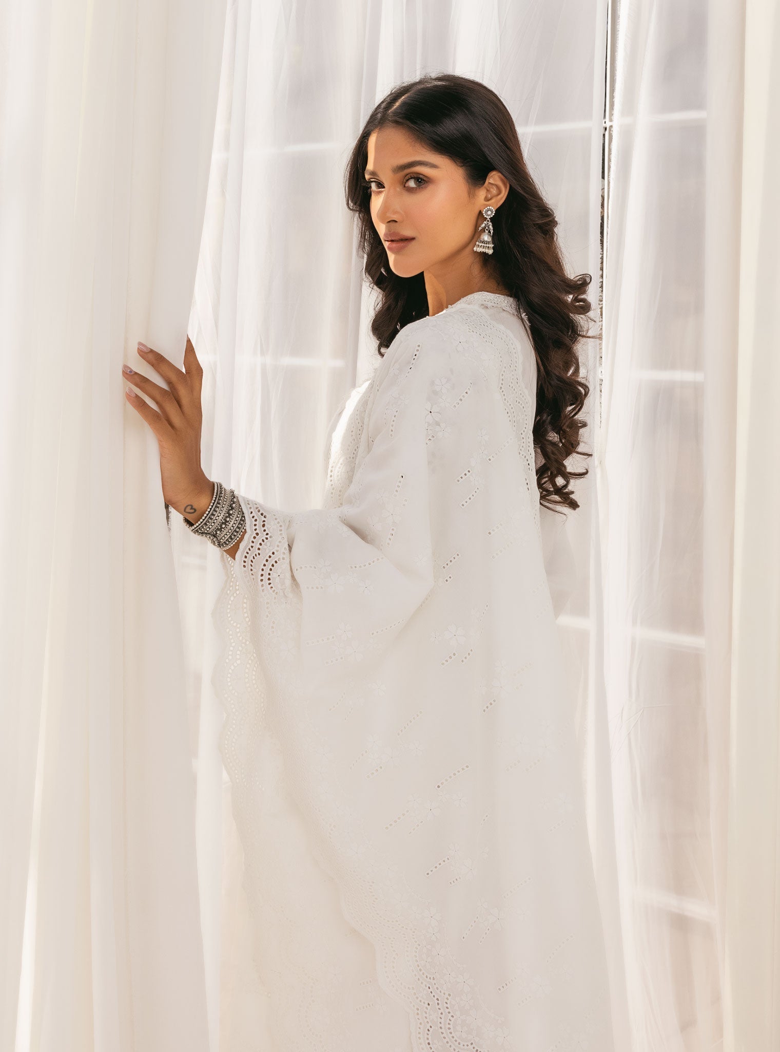 Mulmul Cotton Asota White Kurta With Floral Organza Panelled White Salwar