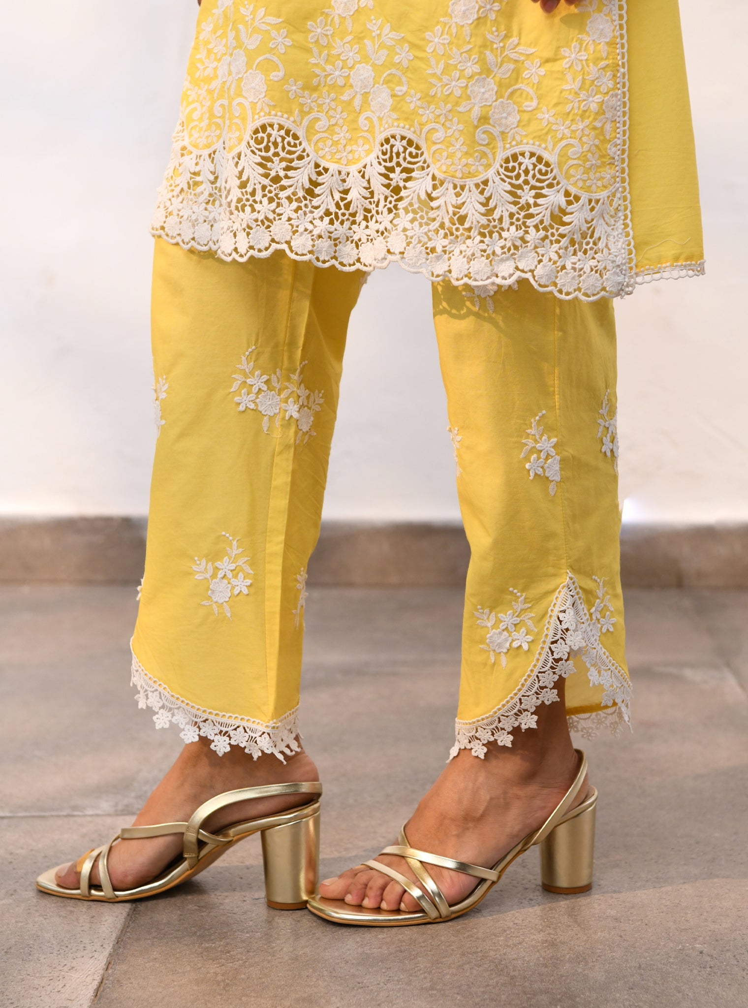 Mulmul Cotton Chapoli Yellow Kurta With Mulmul Cotton Chapoli Yellow Pant