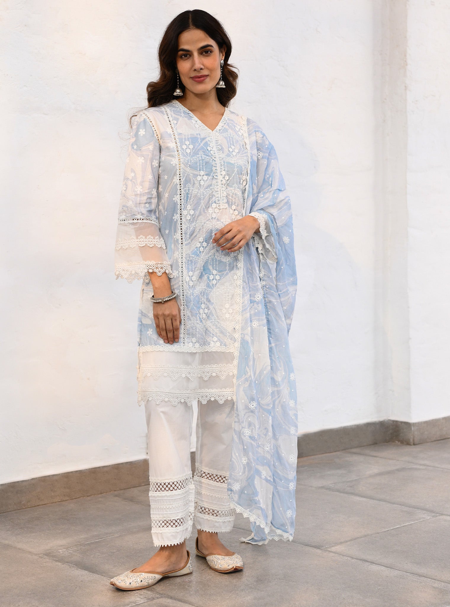 Mulmul Cotton Marble Delphi Blue kurta With Mulmul Cotton Multi Lace Slim White Pant