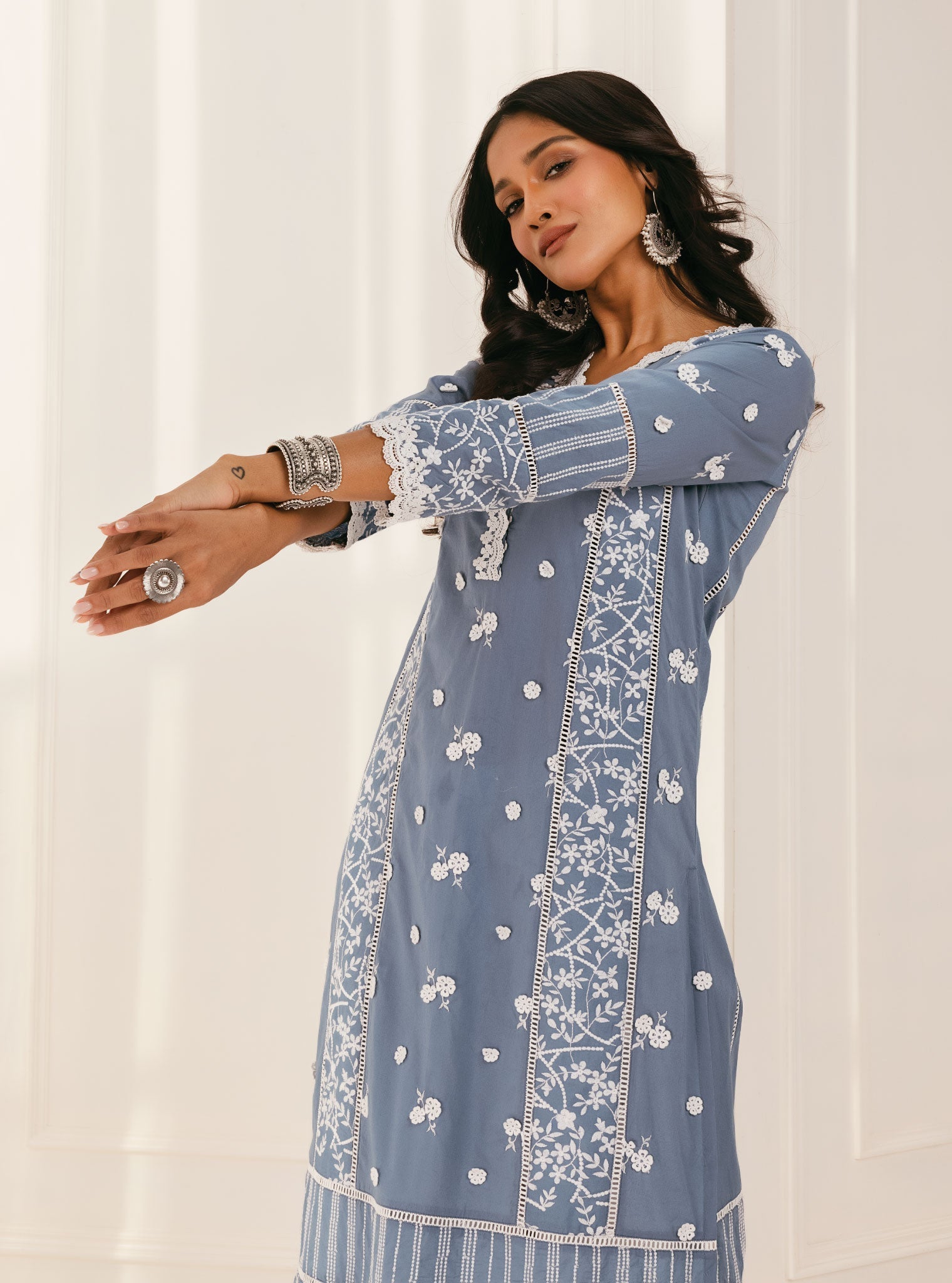 Mulmul Cotton Kaza Blue Kurta With Floral Organza Panelled White Salwar