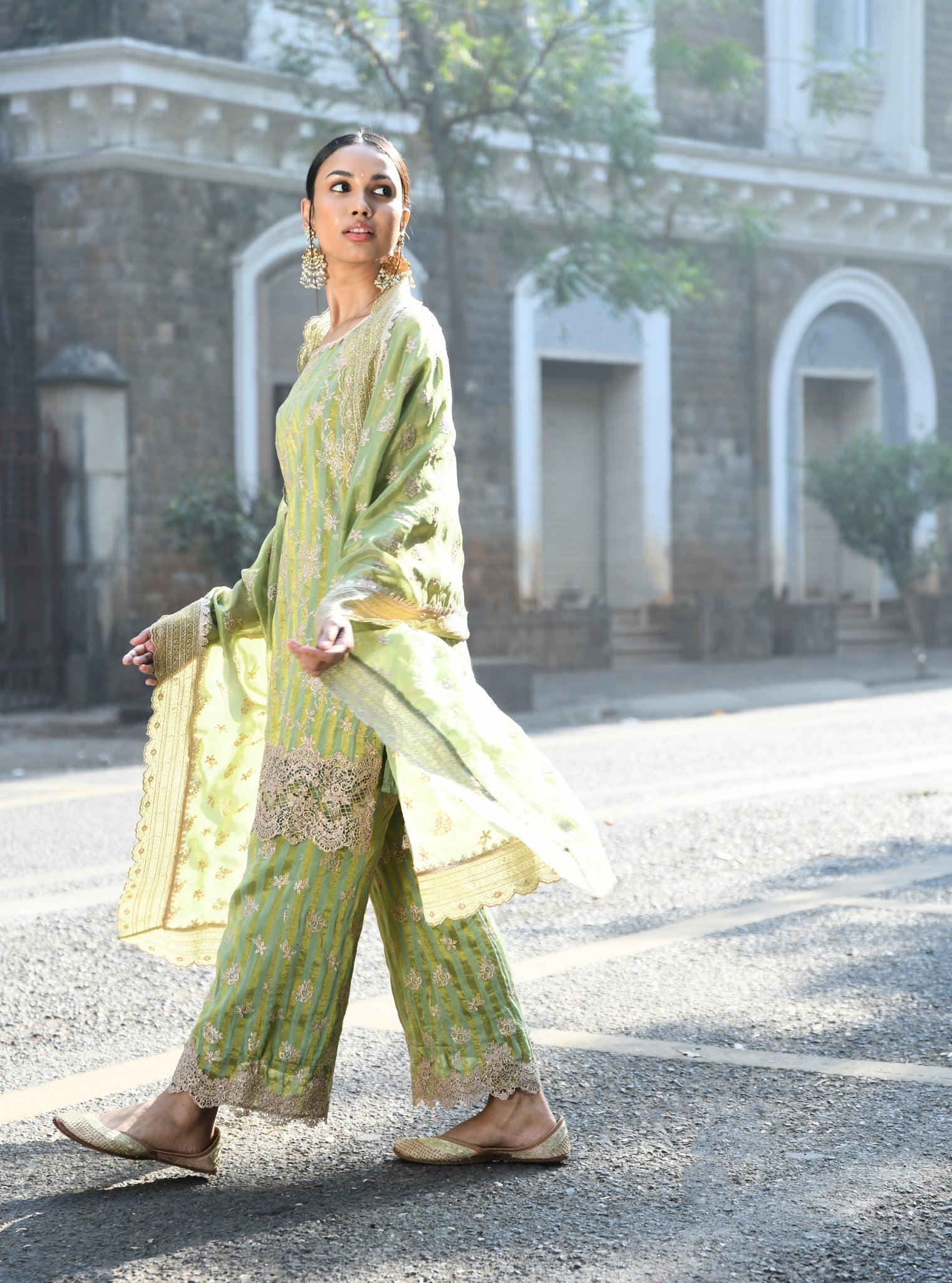 Mulmul Banarsi Paheri Green Kurta With Mulmul Banarsi Paheri Green Pant