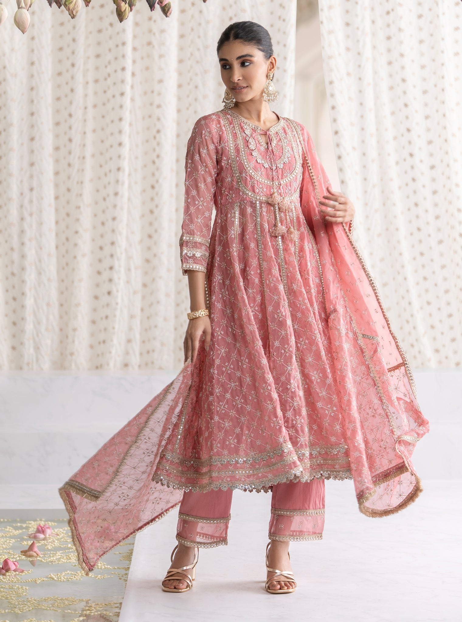 Mulmul Organza Rasiya Anarkali Mauve Kurta With Mulmul Cupro Rasiya Mauve Pant