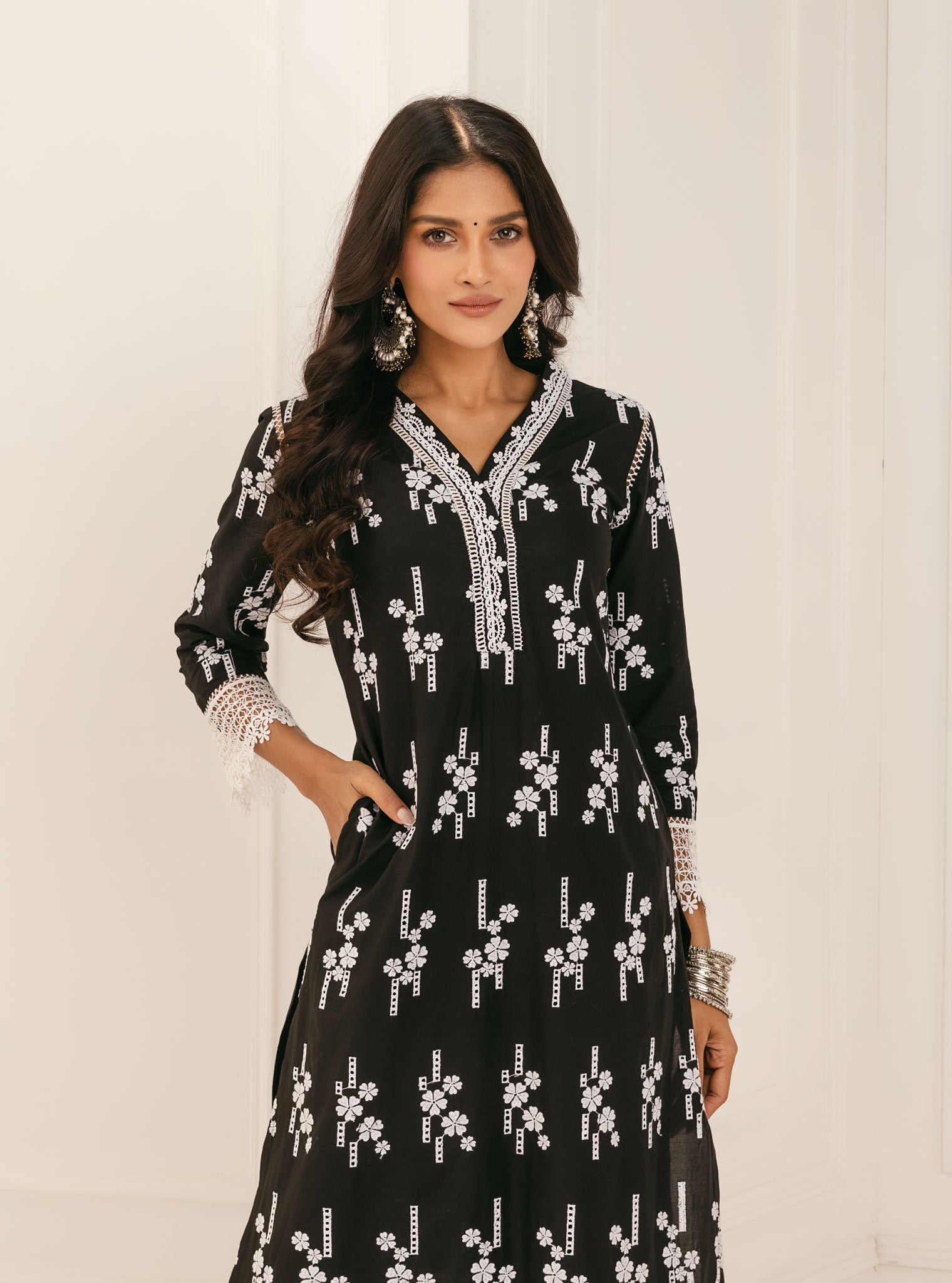 Mulmul Cotton Riwa Black Kurta With Riwa Black Palazzo