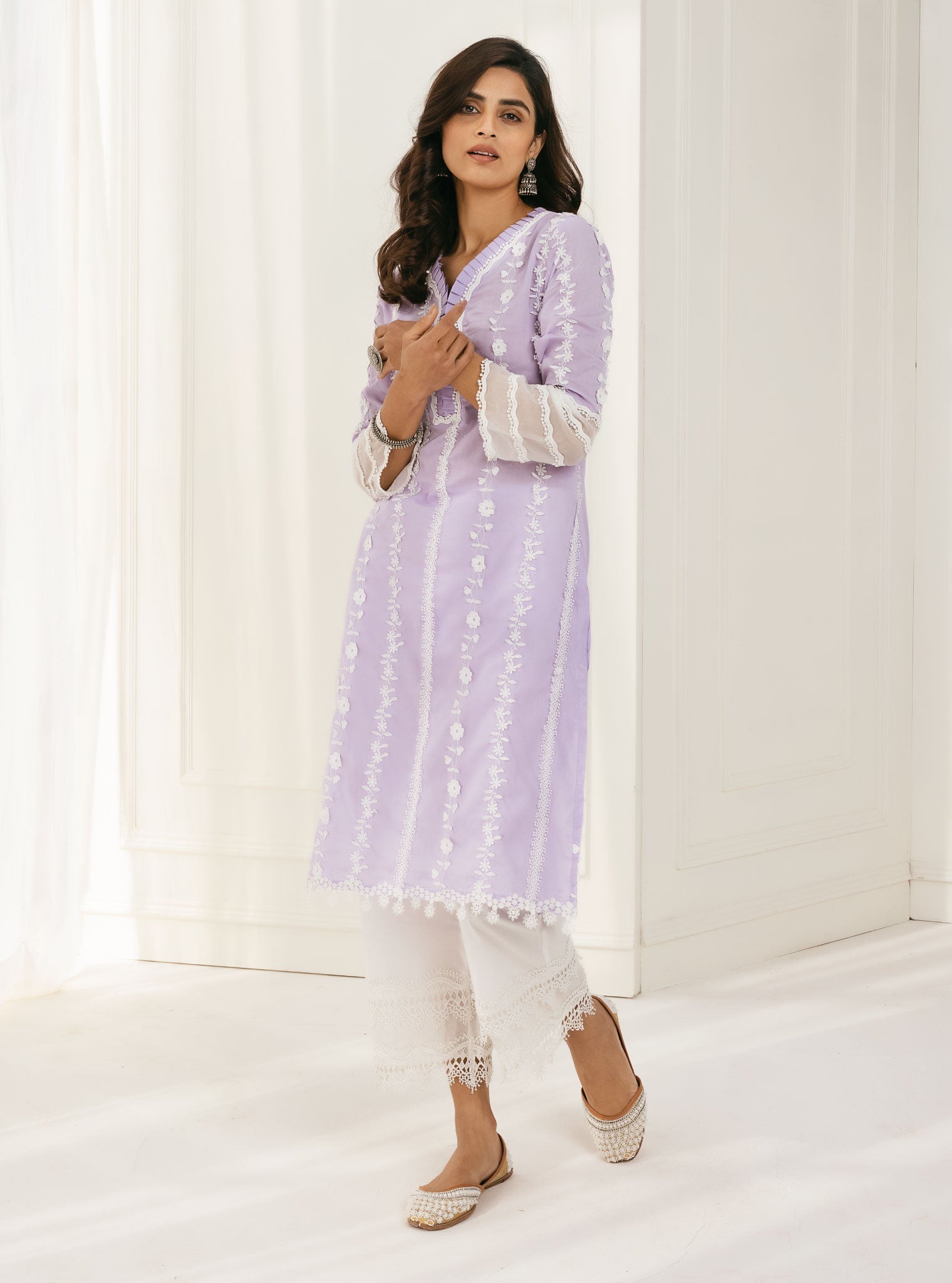 Mulmul Cotton Sainj Lilac Kurta With Rattan Lace White Palazzo