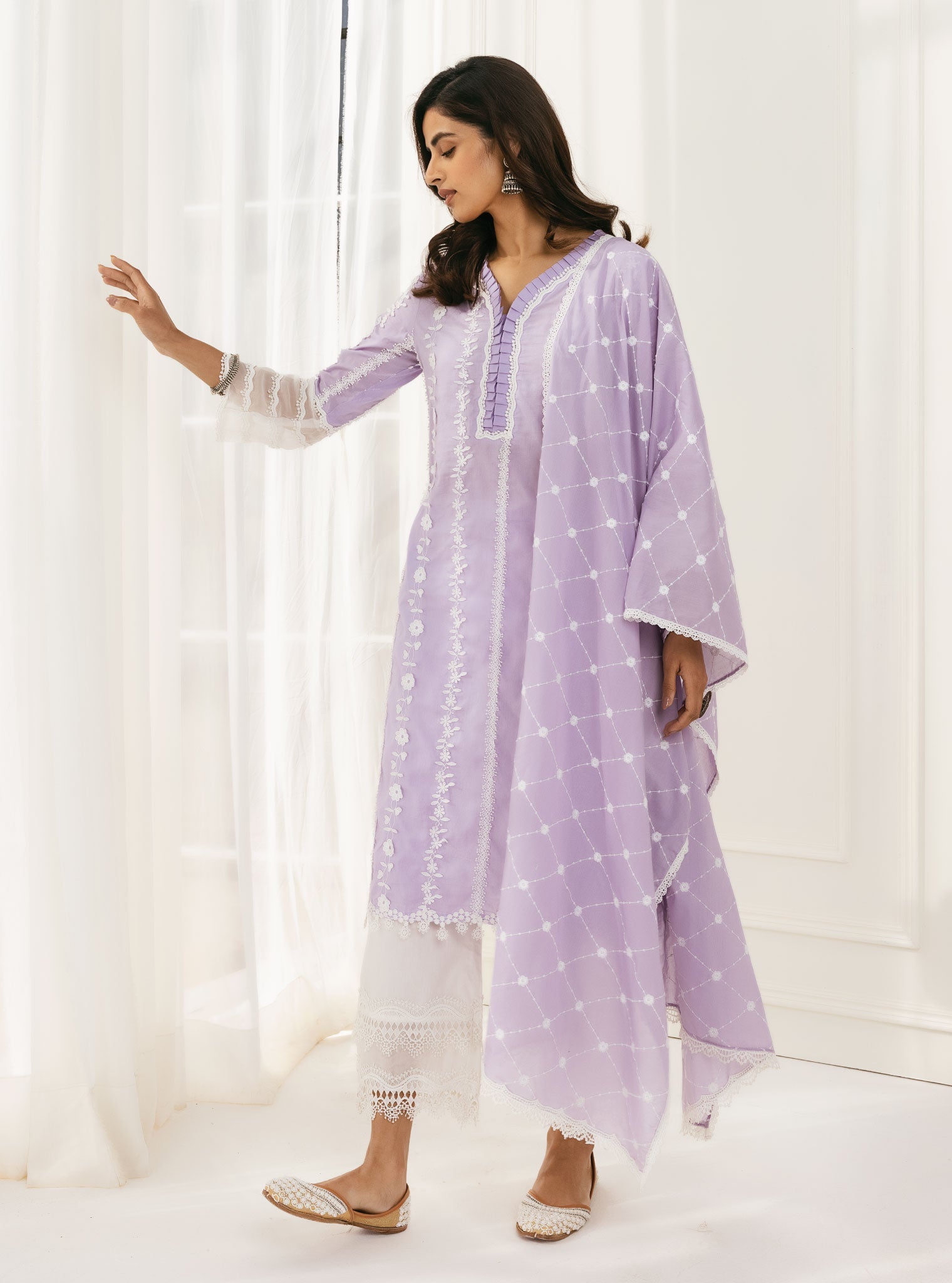 Mulmul Cotton Sainj Lilac Kurta With Rattan Lace White Palazzo