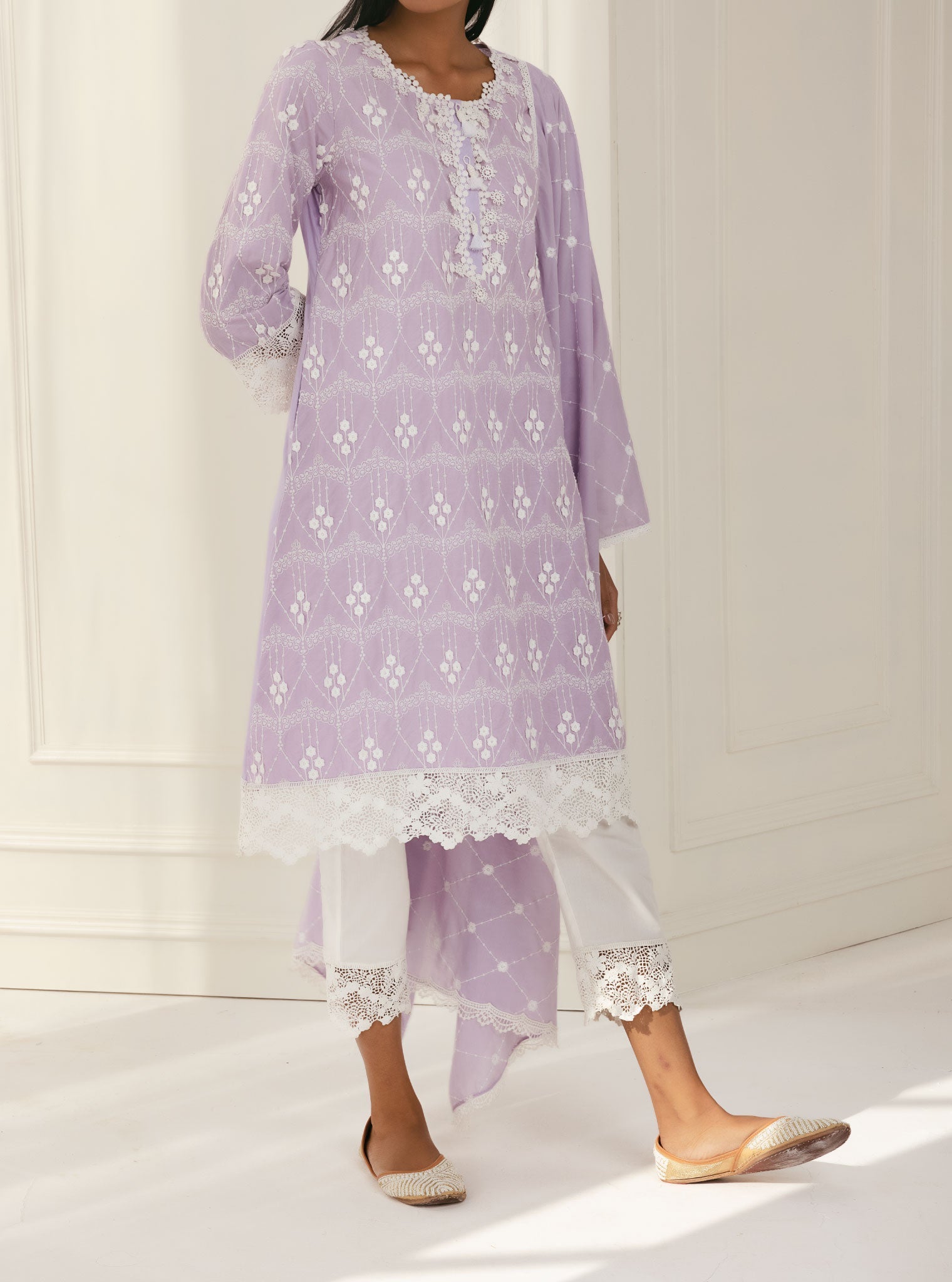 Mulmul Cotton Tirchy Lilac Kurta With Irena White Pant