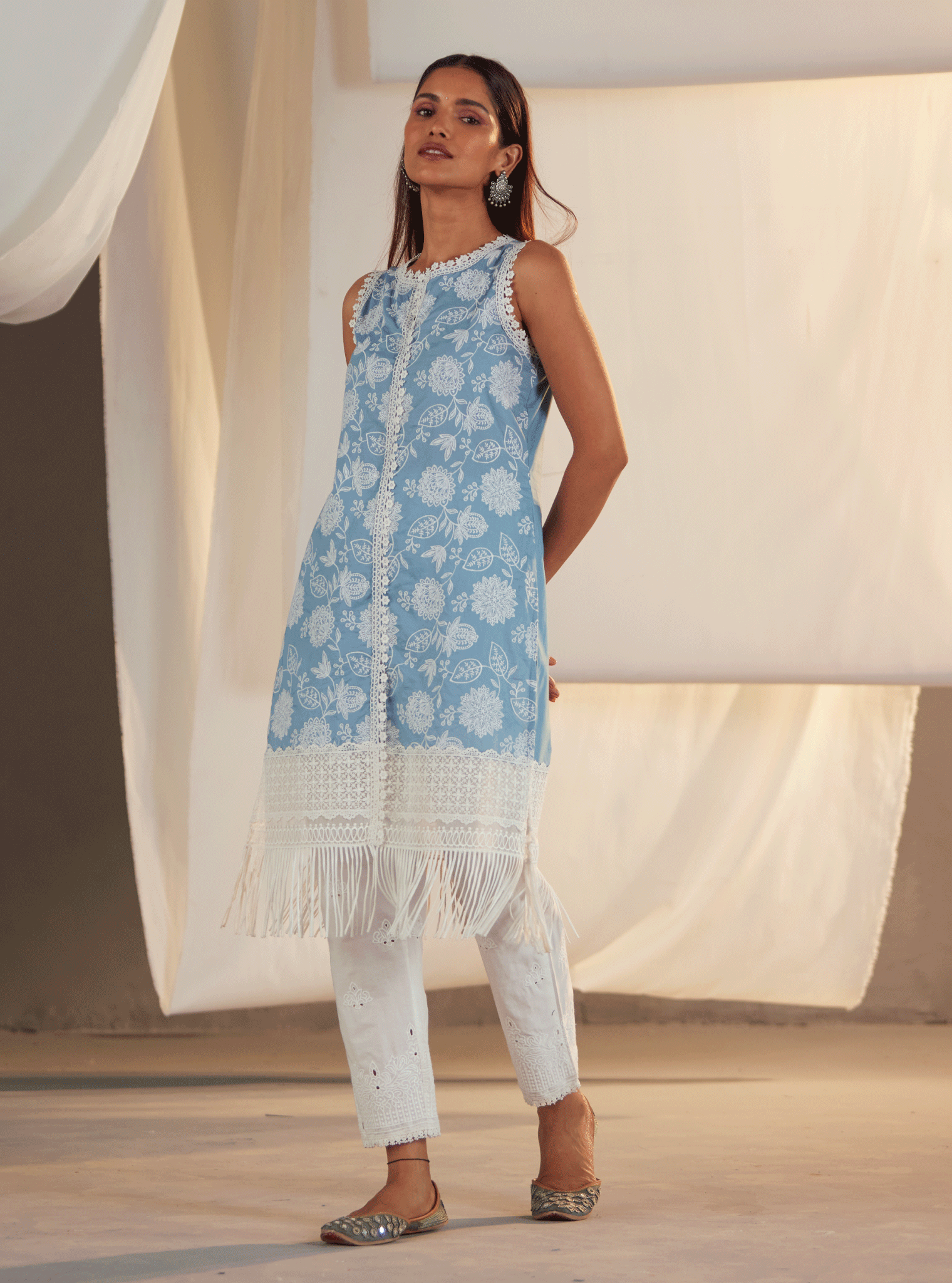 Mulmul Cotton kygo Teal Kurta With Mulmul Cotton Emb Eyelet White Pant