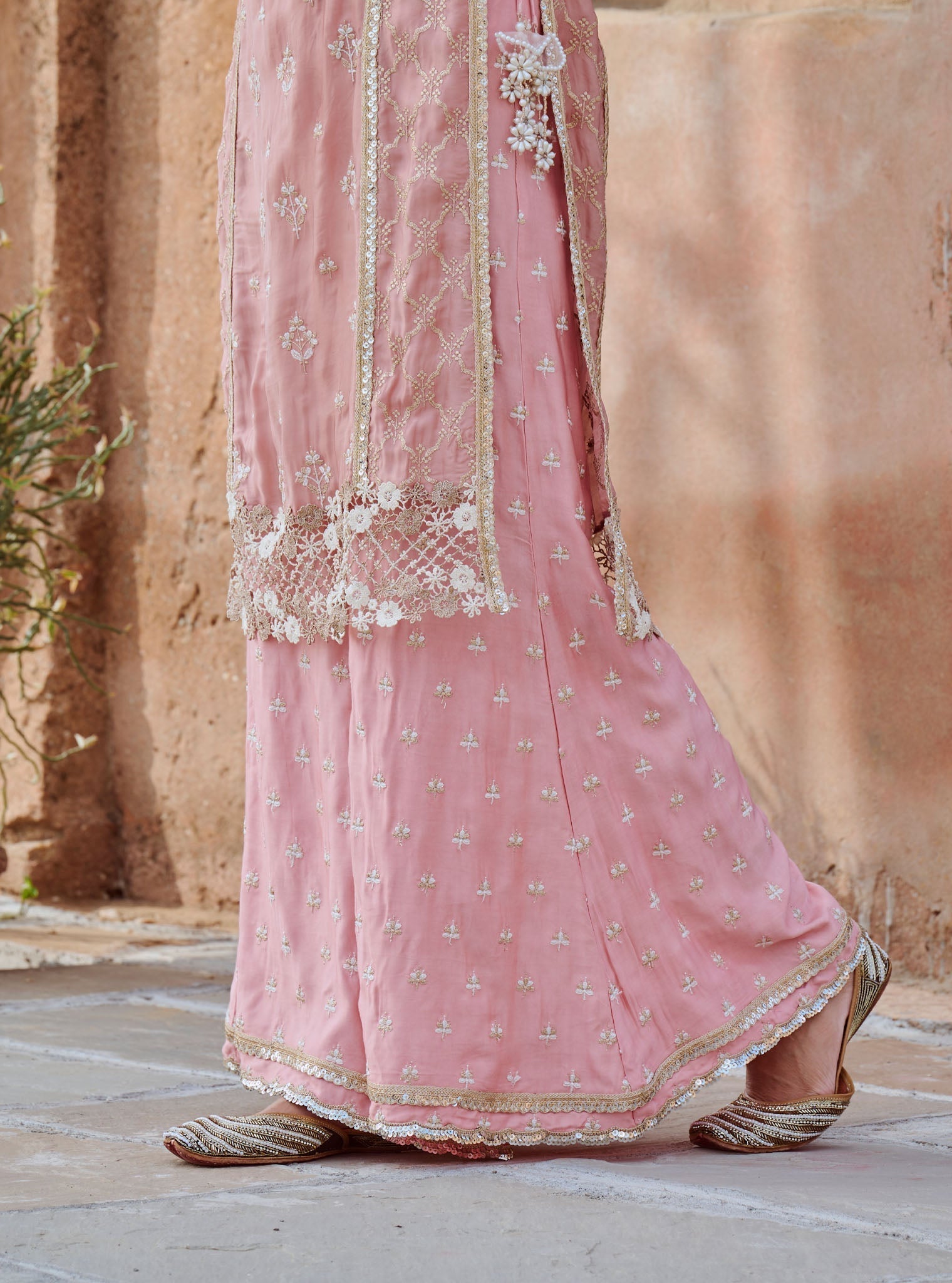 Mulmul Organza Satin Kundmayi Light Pink Kurta with Mulmul Modal Satin Kudmayi Light Pink pallazo