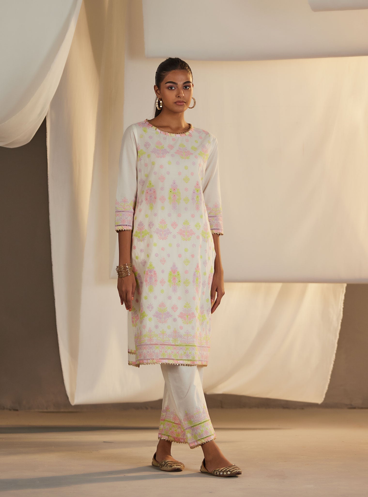 Mulmul Cotton Zahava Off White/Lilac Kurta With Zahava Off White/Lilac Pant