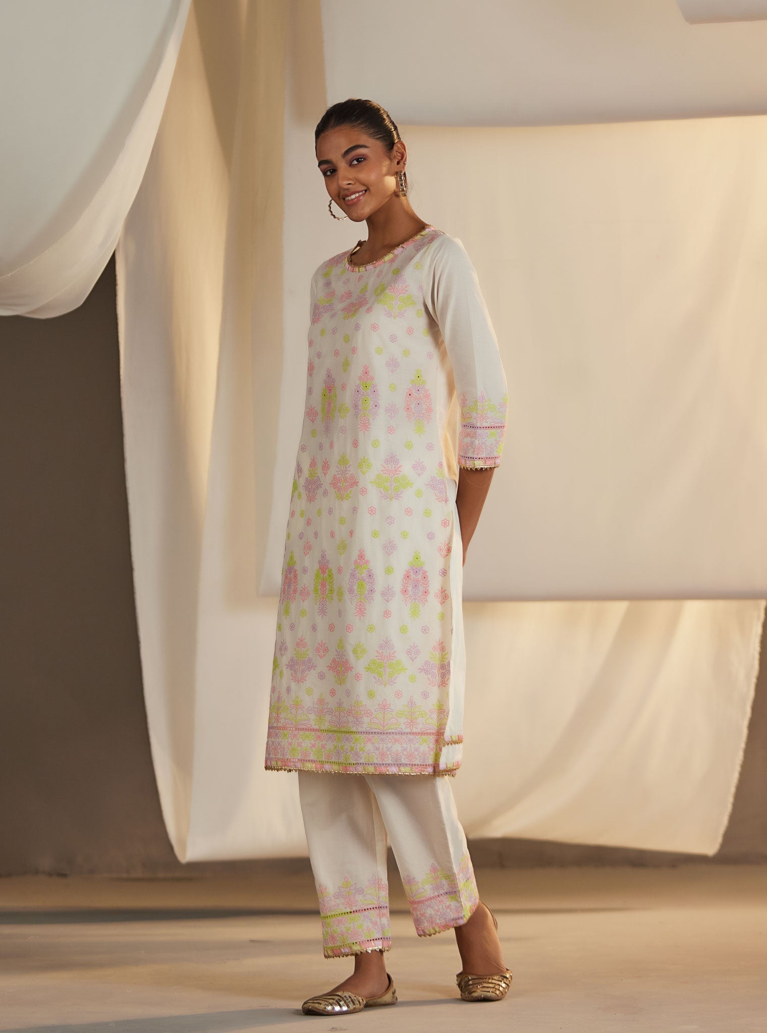 Mulmul Cotton Zahava Off White/Lilac Kurta With Zahava Off White/Lilac Pant