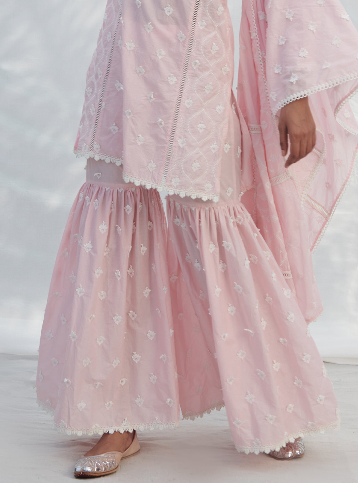 Mulmul Cotton Zarani Pink Kurta With Mulmul Cotton Zarani Pink Garara