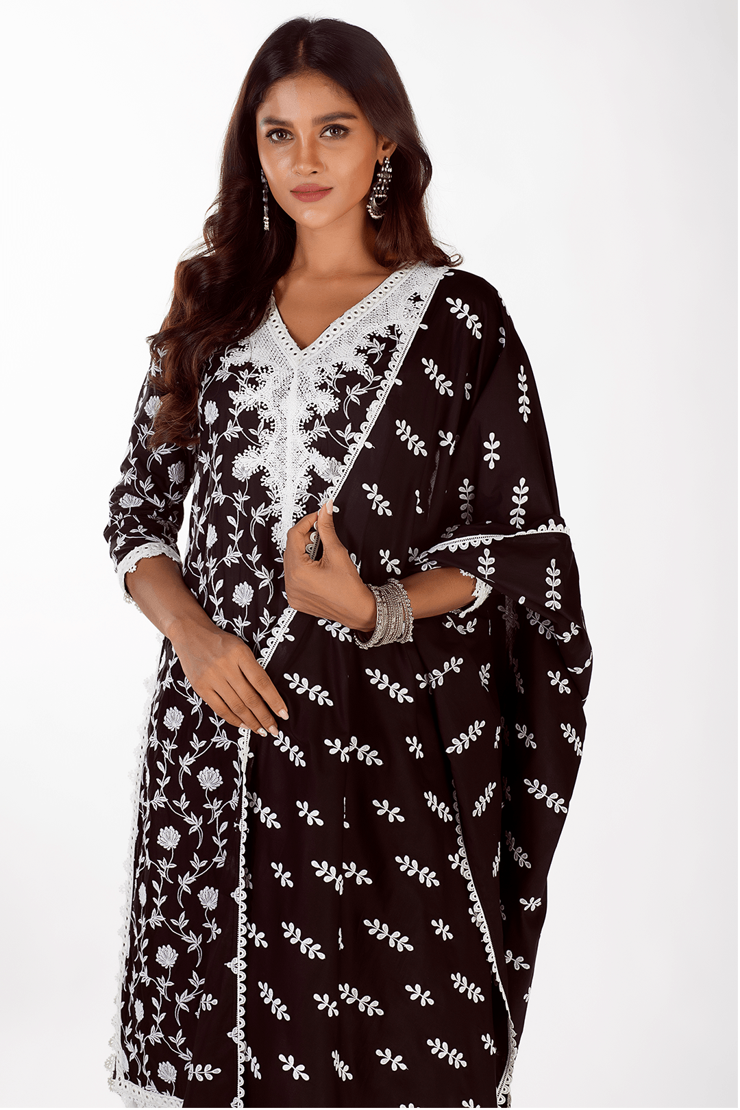 Mulmul Cotton Zeb Black Kurta With Slim White Salwar