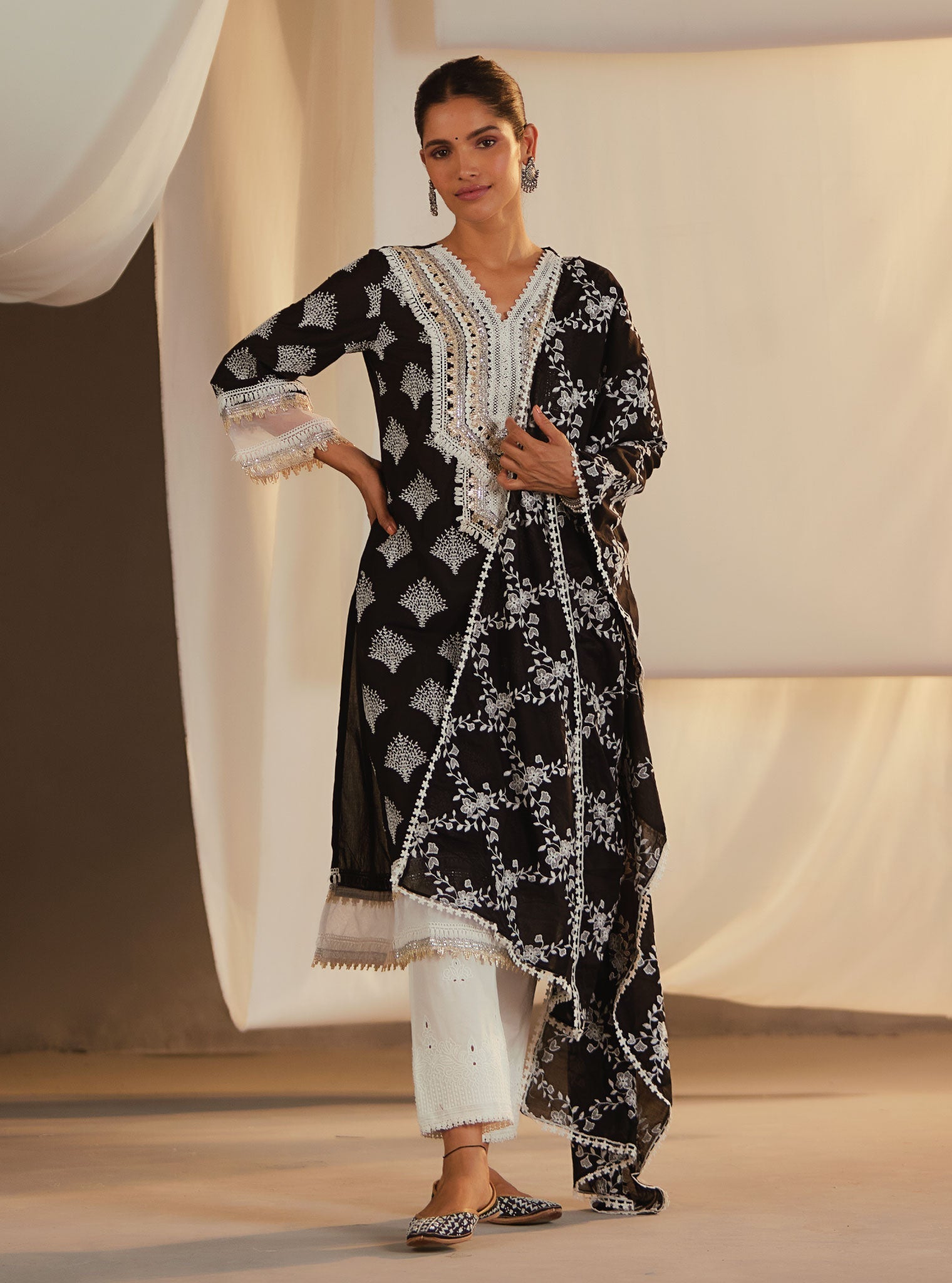 Mulmul Cotton Maple Kurta With Mulmul Gota Daigonal Pants