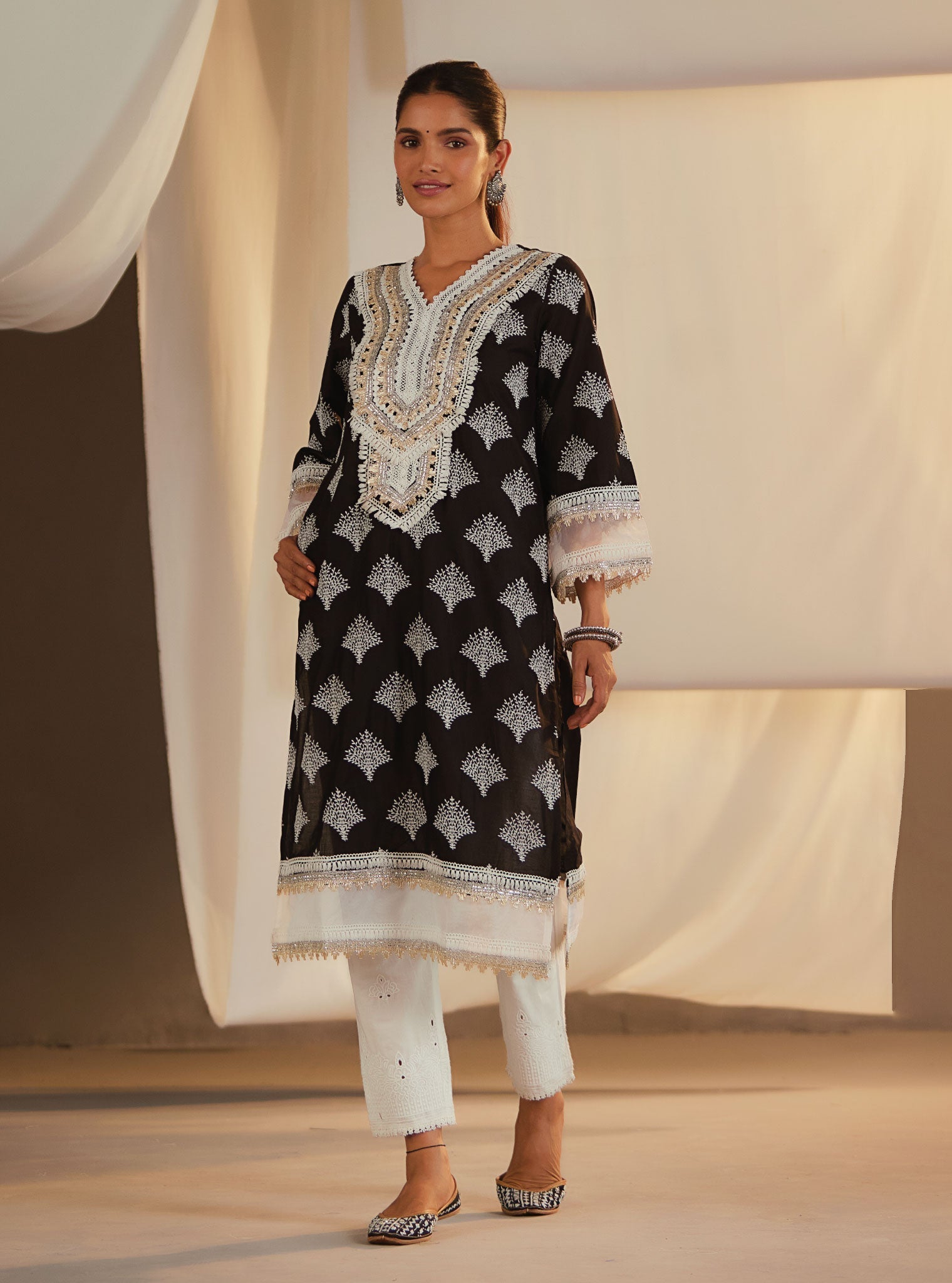 Mulmul Cotton Maple Kurta With Mulmul Gota Daigonal Pants